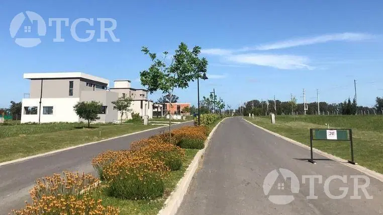 Venta Lote a la Laguna : Barrio San Lucas - Canning 1