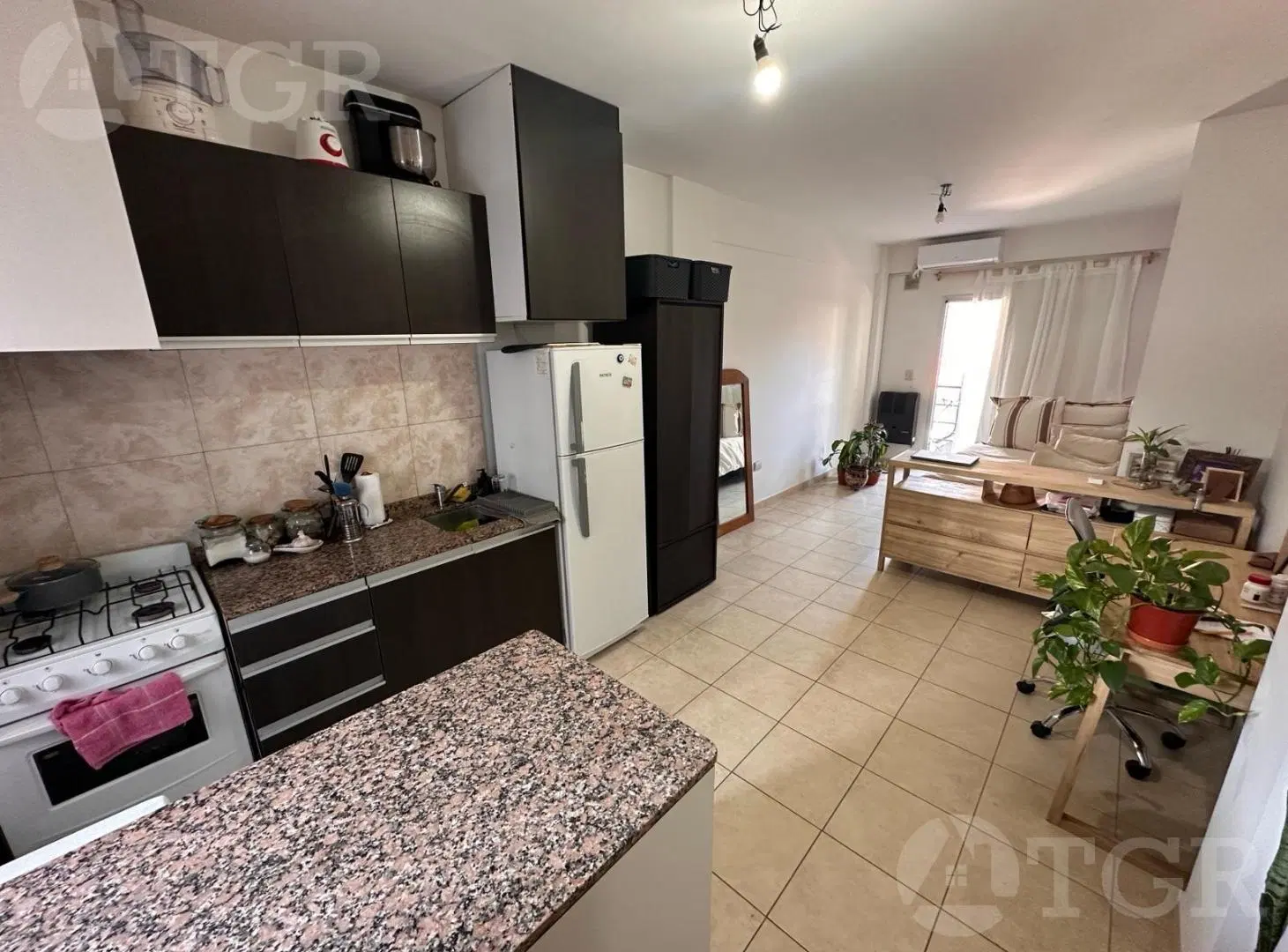 VENTA DEPARTAMENTO MONOAMBIENTE con COCHERA CUBIERTA en CASEROS 1