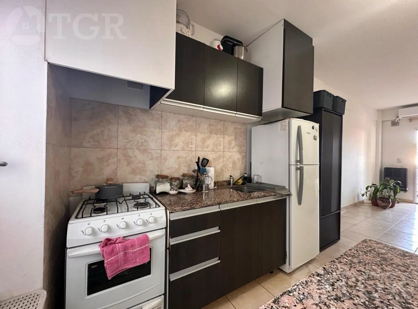VENTA DEPARTAMENTO MONOAMBIENTE con COCHERA CUBIERTA en CASEROS 3