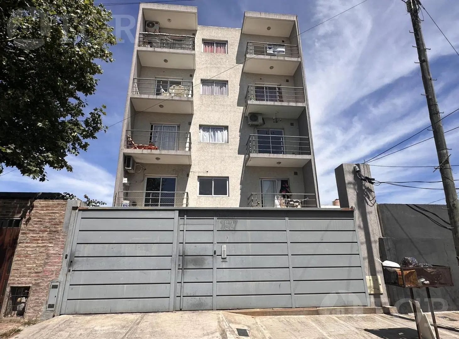 VENTA DEPARTAMENTO MONOAMBIENTE con COCHERA CUBIERTA en CASEROS 5
