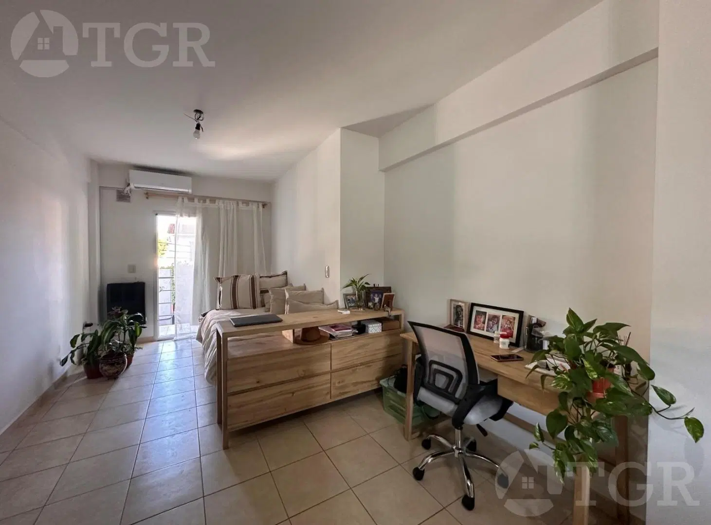 VENTA DEPARTAMENTO MONOAMBIENTE con COCHERA CUBIERTA en CASEROS 2