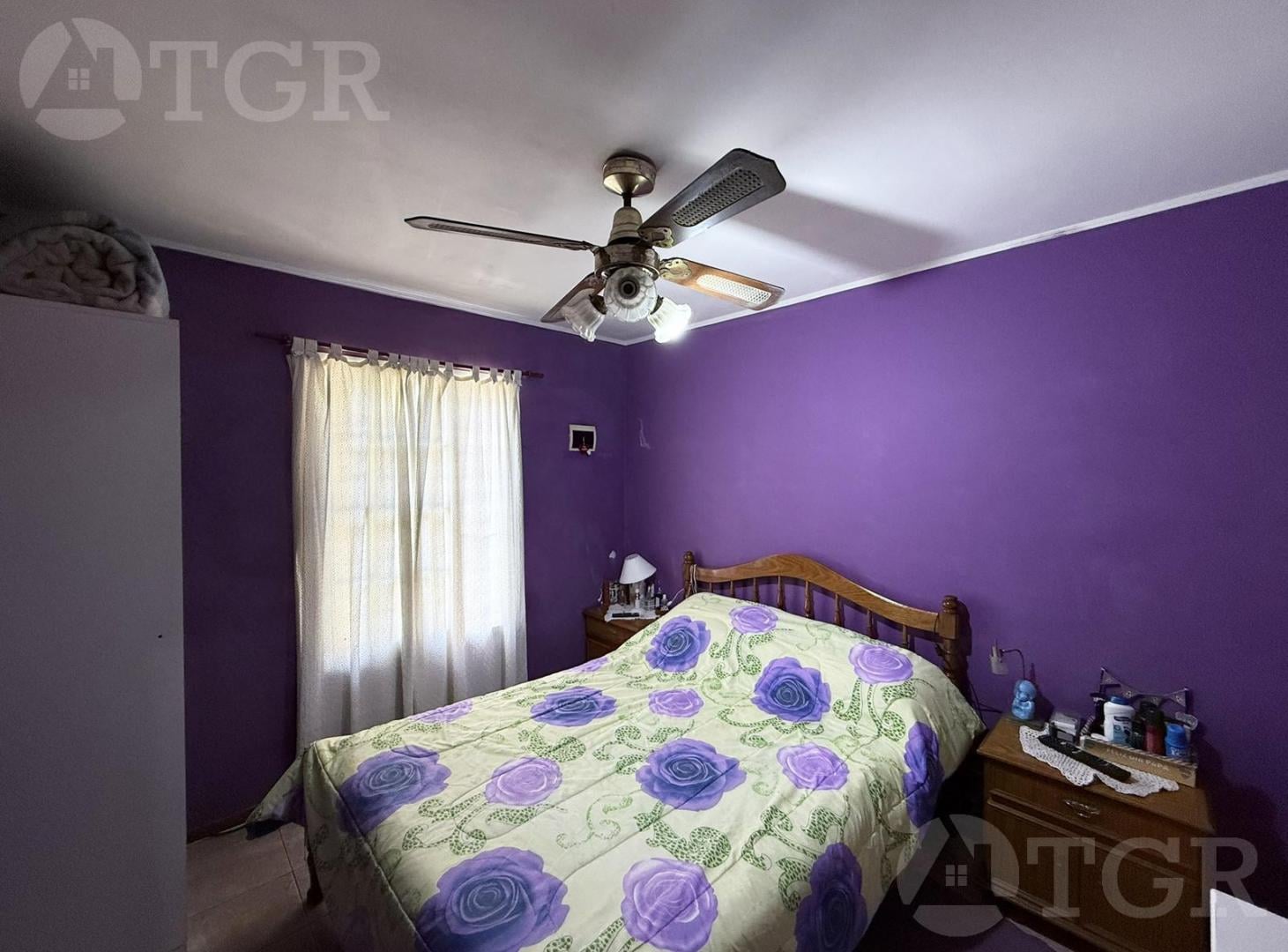 Casa con escritura, galeria y entrada para varios autos – Altos de Podestá