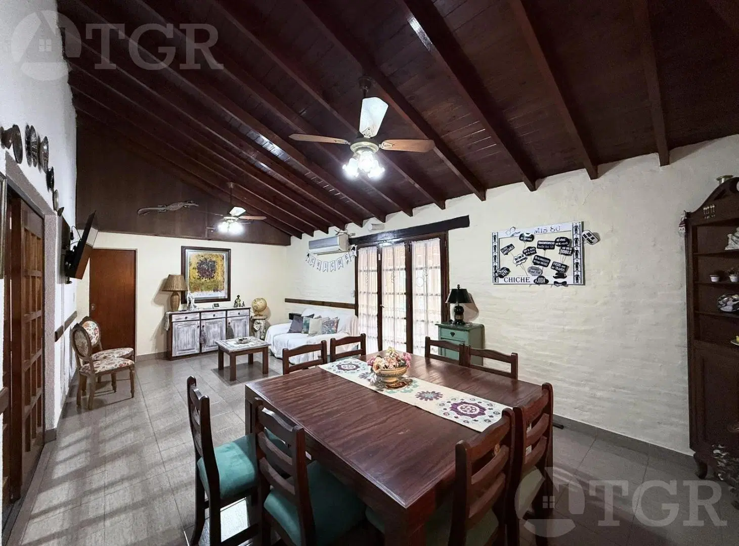 Casa en  venta de 5 ambientes terreno propio en Castelar 2