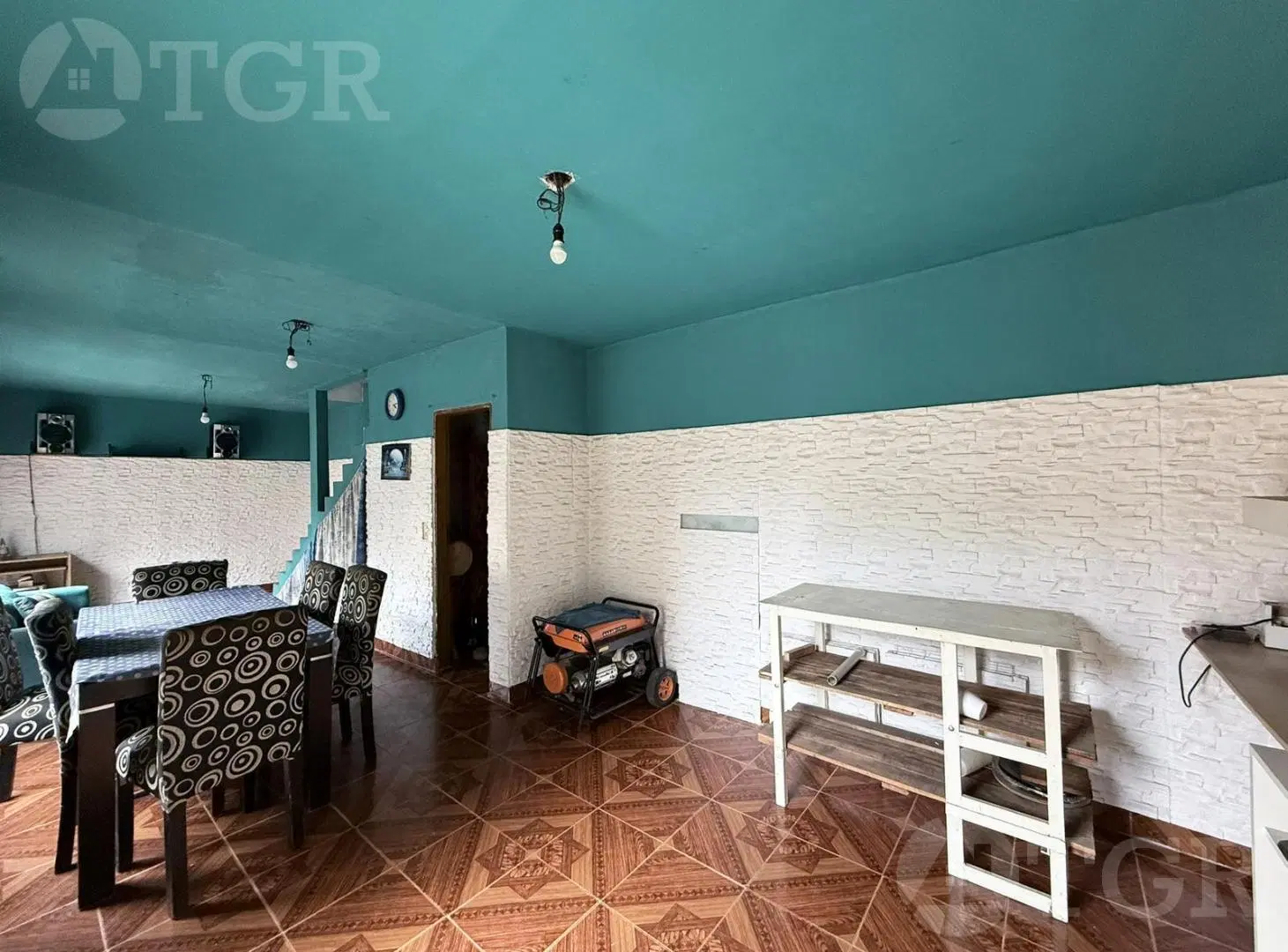 Dos Casas en venta en un lote propio en Temperley 3