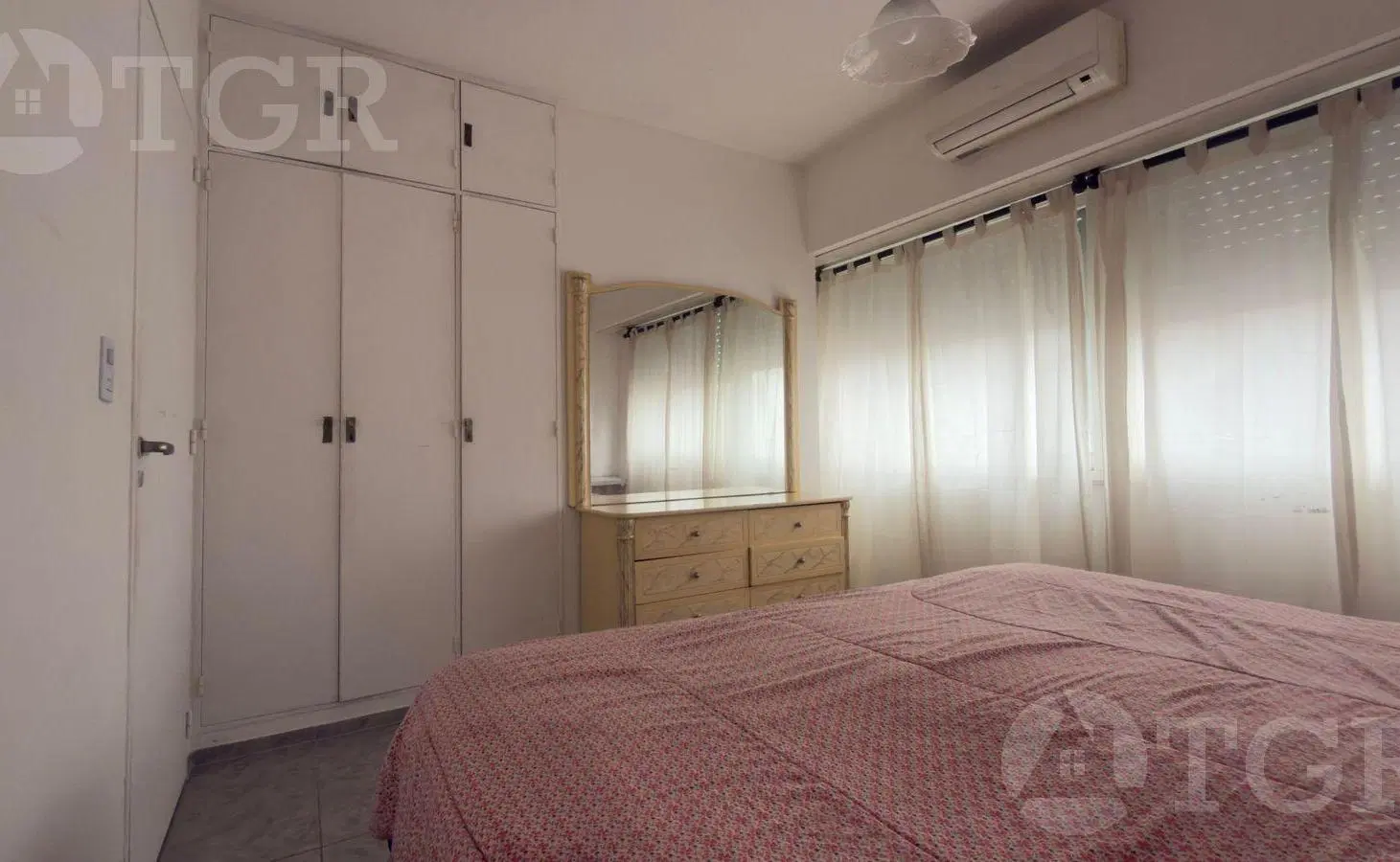 Departamento dos ambientes en venta en Microcentro 2