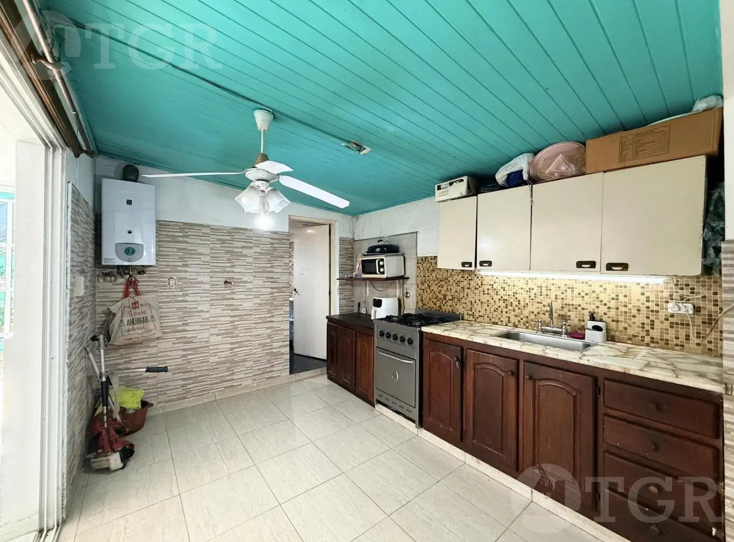 Venta Casa 5 ambientes con patio, terraza, balcon y comercio en Lanus. 2