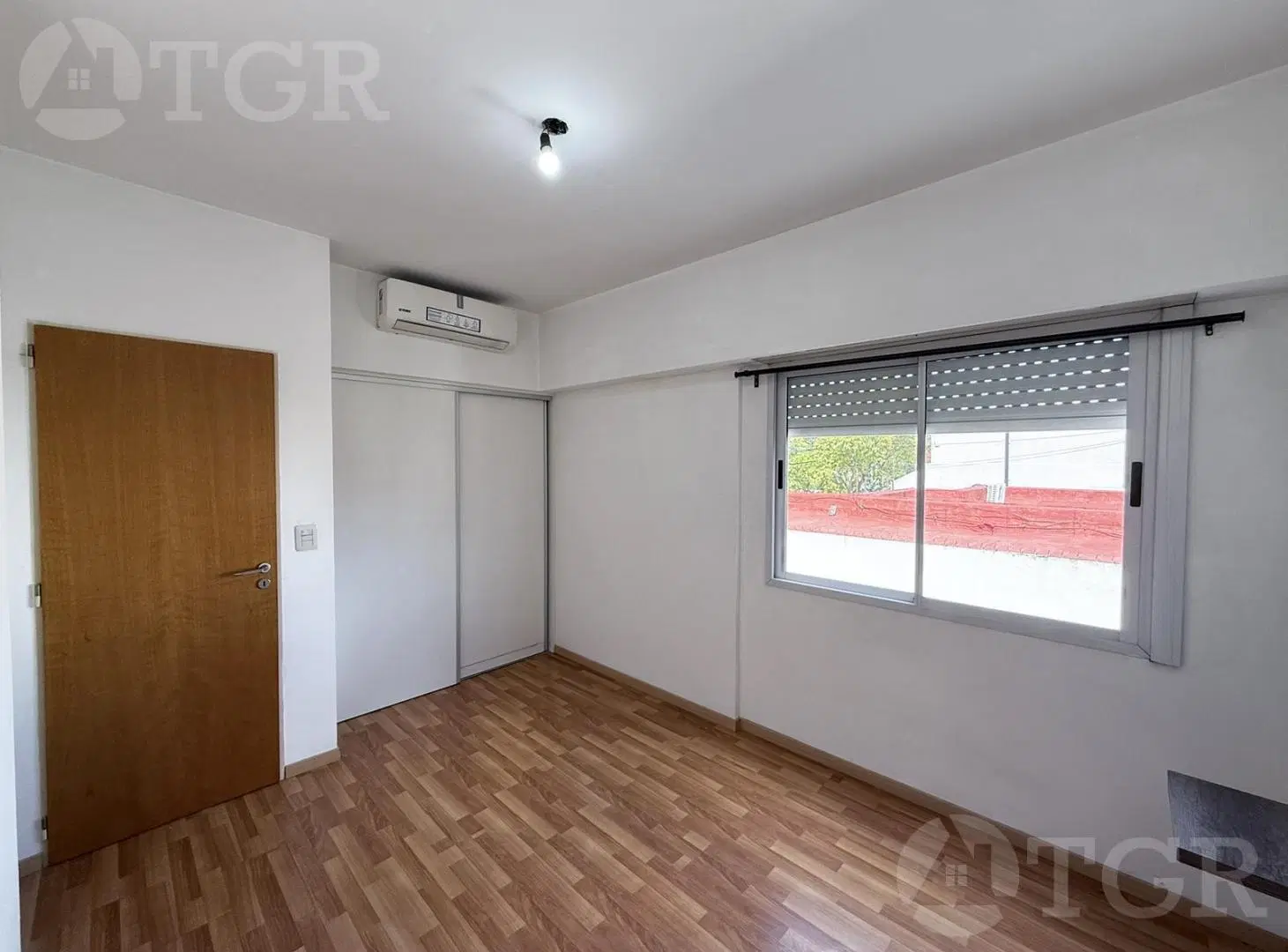 PH de 3 ambientes en venta con patio y cochera en Ramos Mejía 3