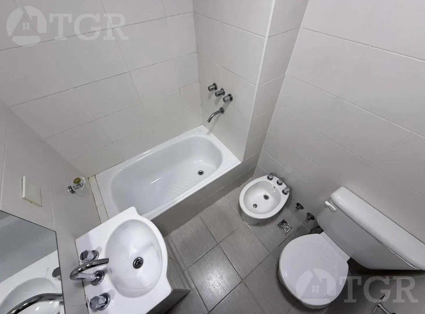 Oportunidad de comprar un monoambiente con guardacoche a estrenar en Almagro 4