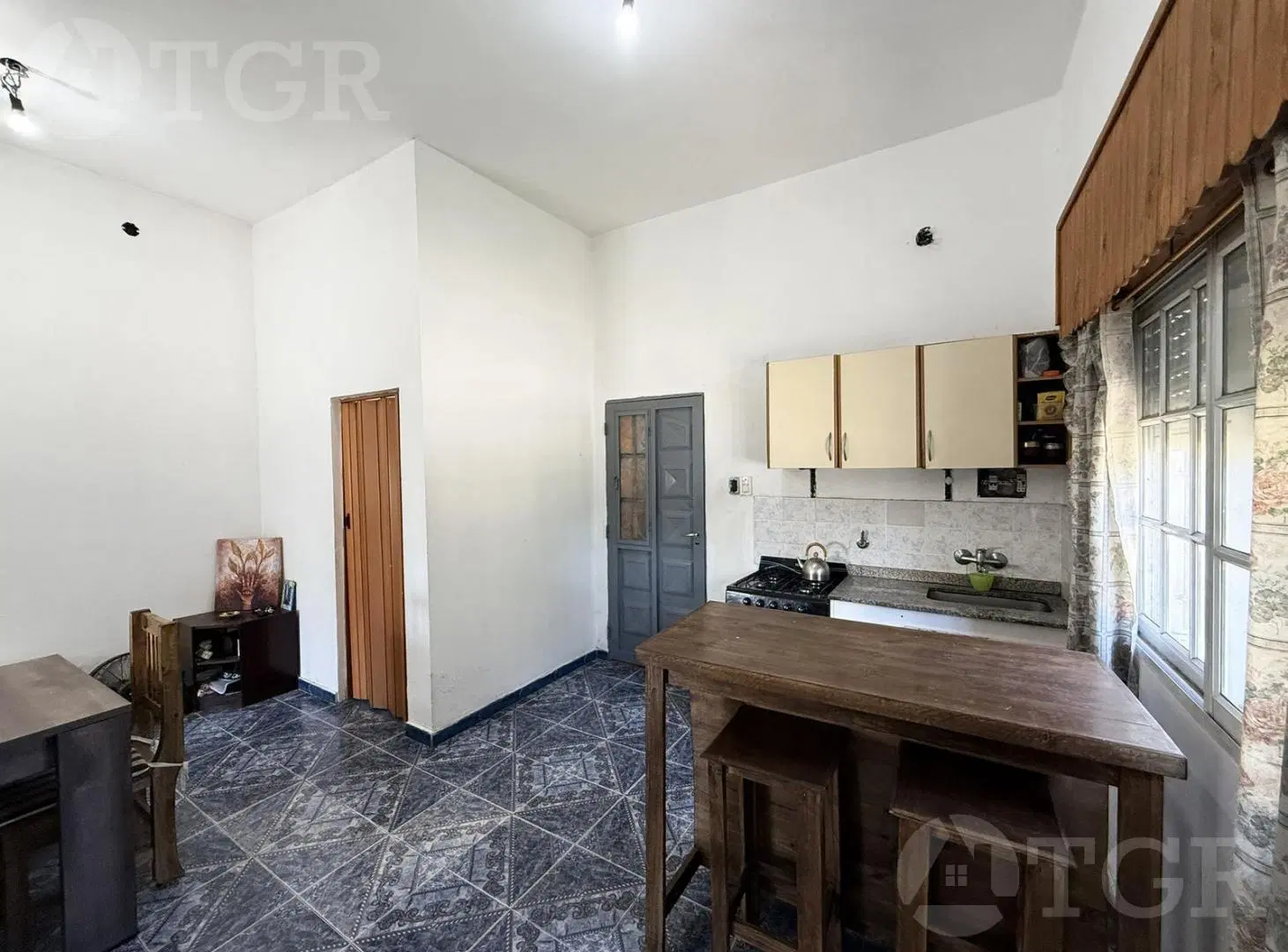 Venta de 2 Casas con garaje y patio APTO CREDITO. Temperley 5