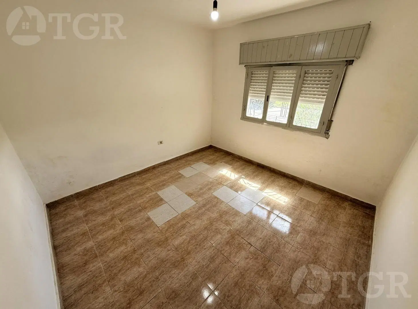 Venta de 2 Casas con garaje y patio APTO CREDITO. Temperley 2