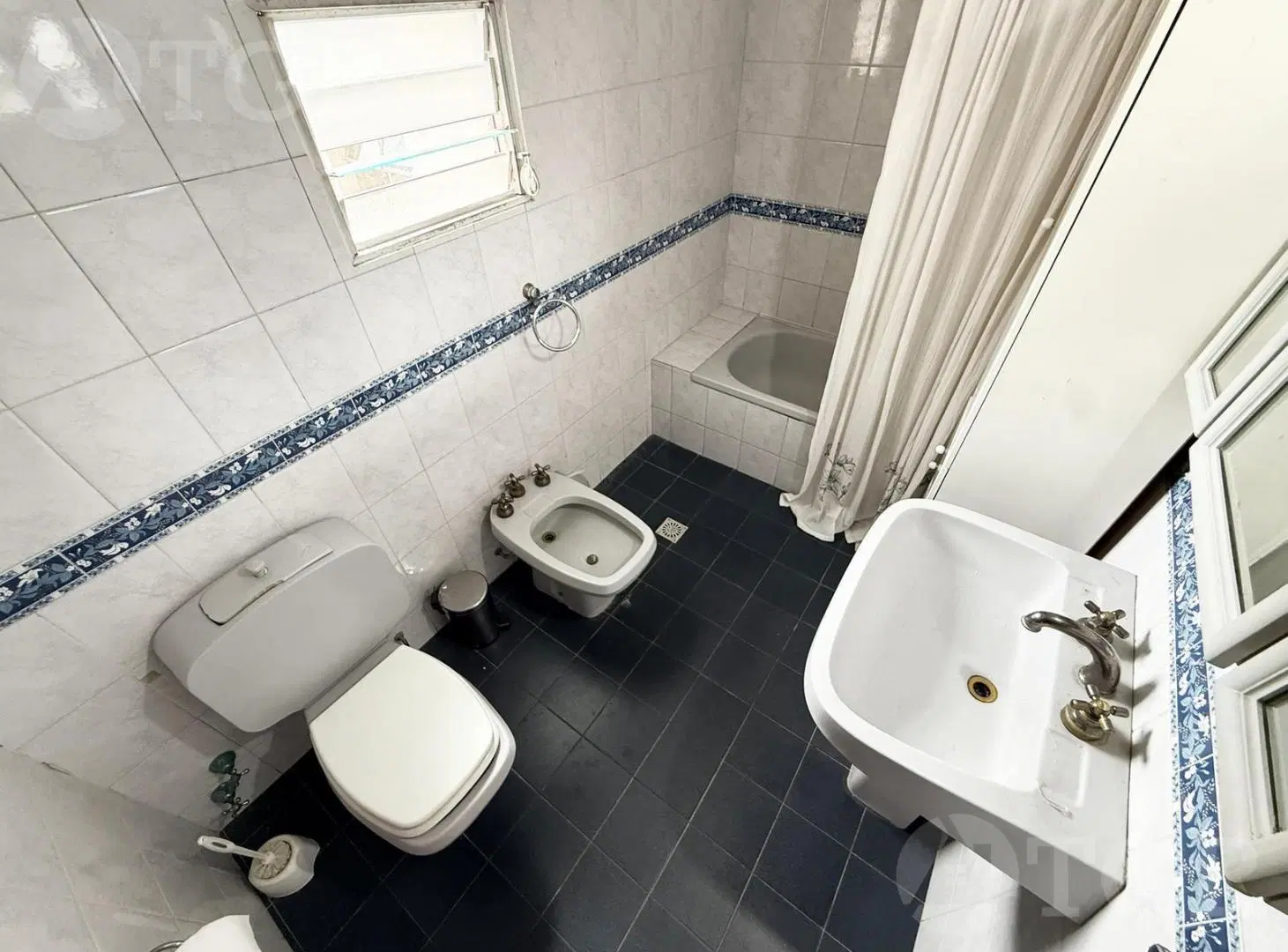 PH 5 Ambientes en Venta con Cochera y Terraza en Remedios de Escalada 2