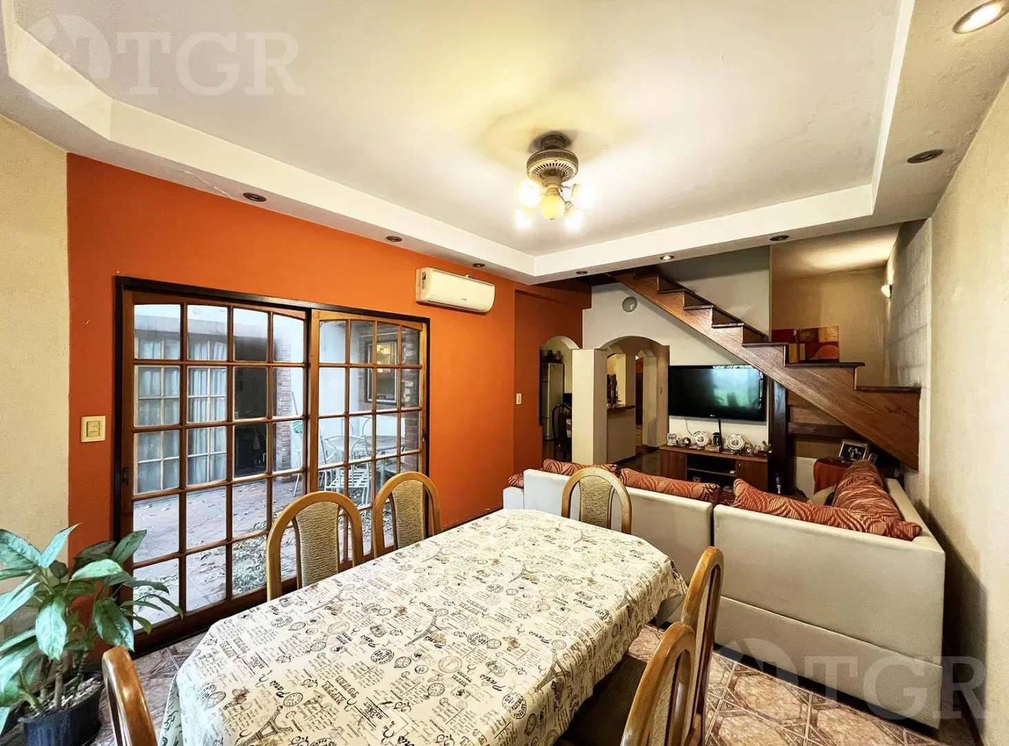 Venta casa de 6 ambientes en Villa Bosch 1