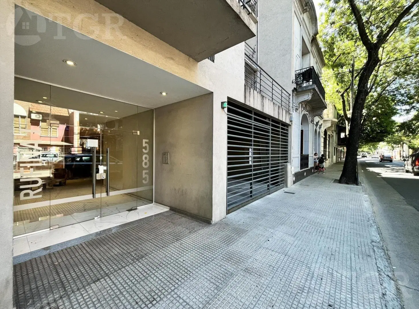 Venta amplio monoambiente con guardacoche incluido, en Almagro 5
