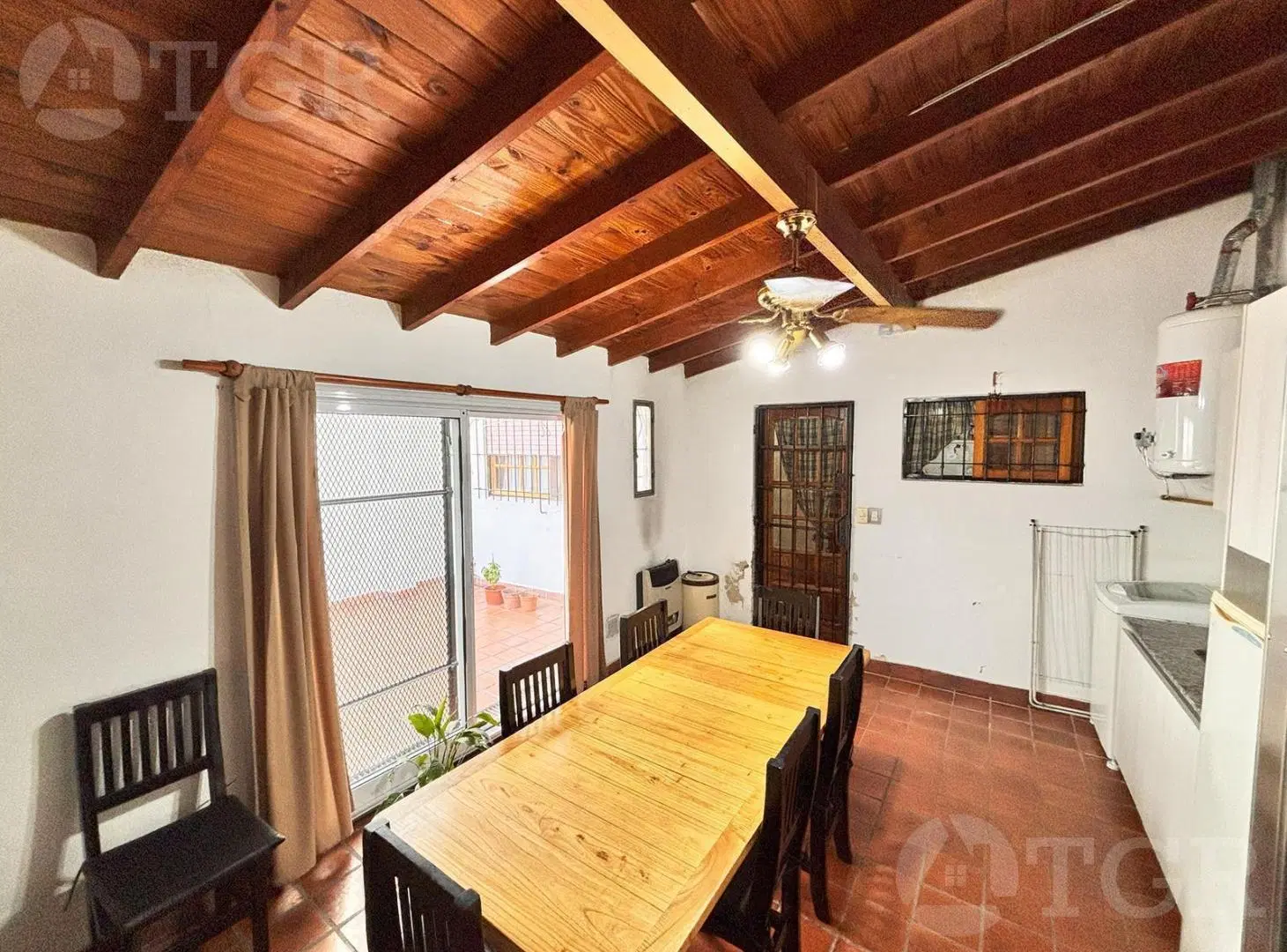 Venta Casa en dos plantas- Patio-Quincho-Garage- 3