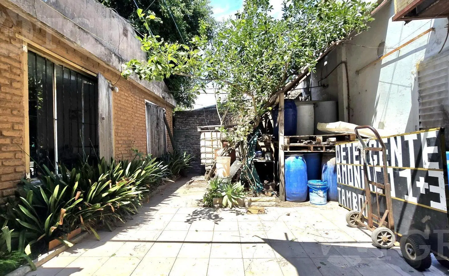 Dos casas mas locales en Llavallol Camino de Cintura 4