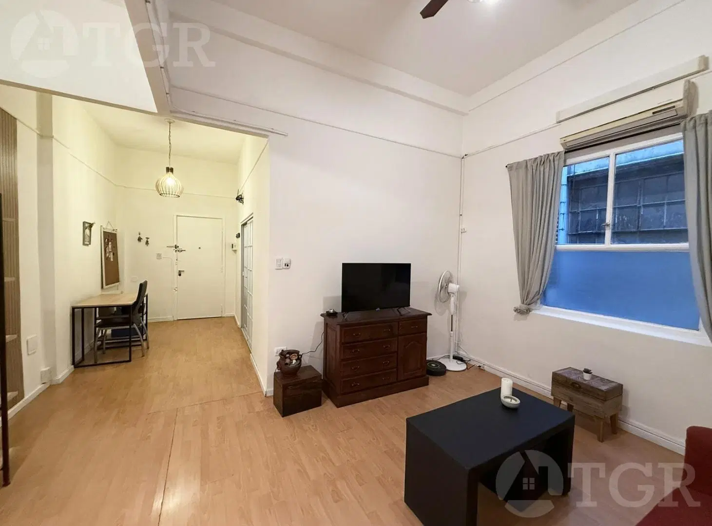 Venta Departamento  2 ambientes en microcentro 2