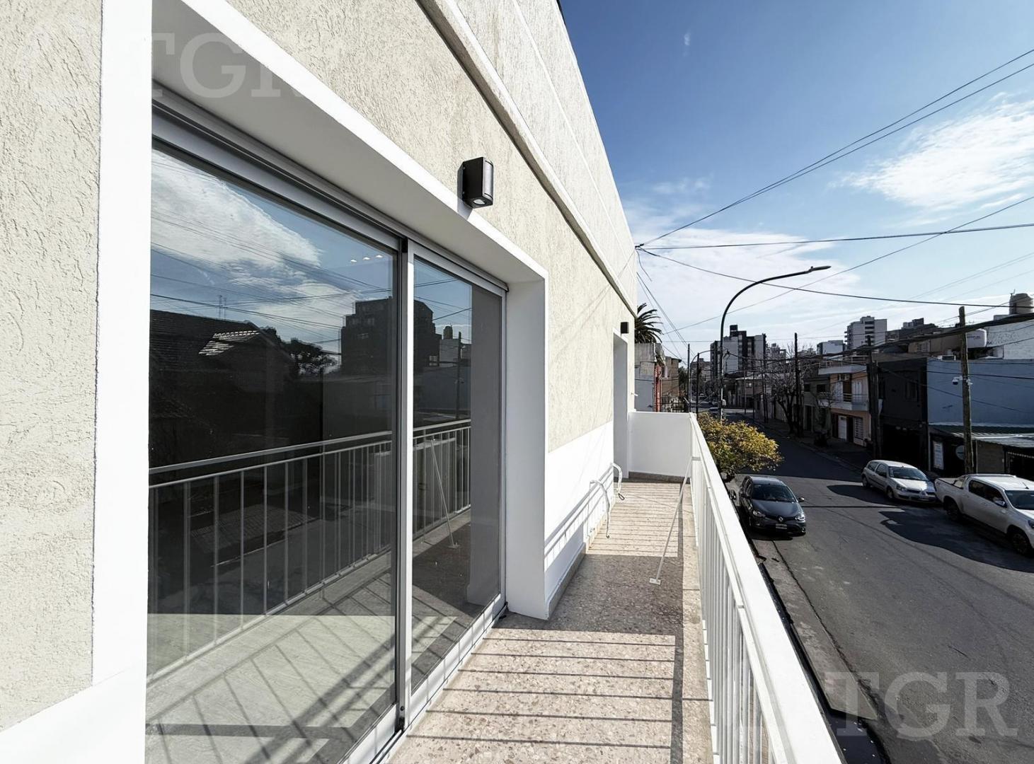 VENTA PH 3 AMBIENTES EN LANÚS!!! "TOTALMENTE RECICLADO A NUEVO "