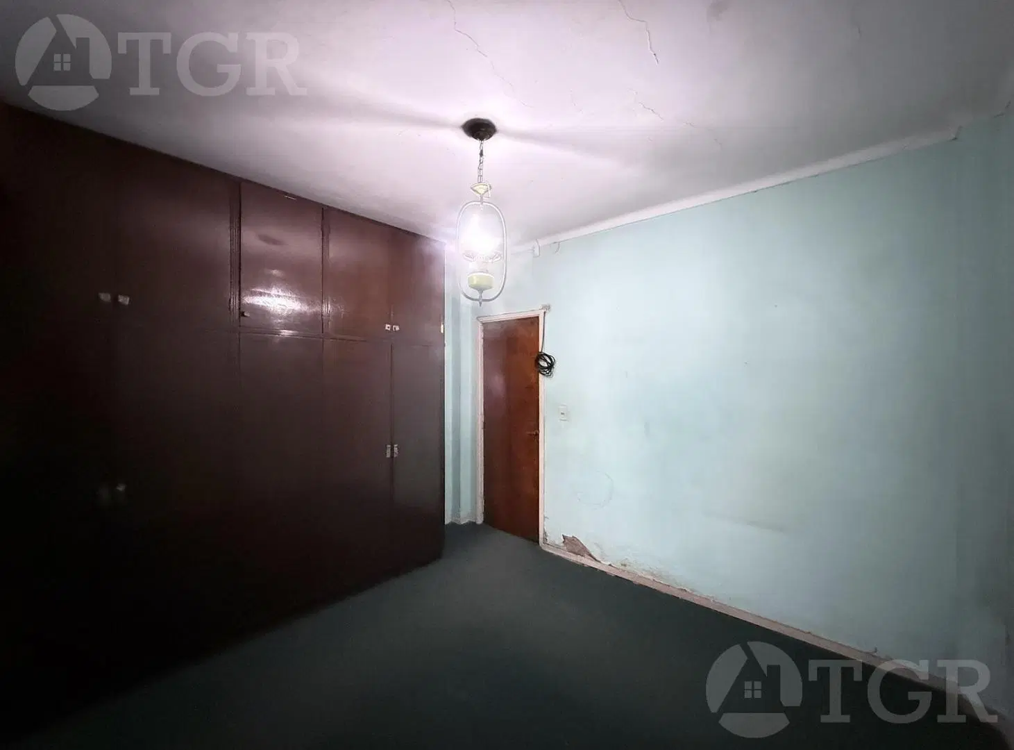 VENTA DE CASA 3 AMBIENTES. Con parrilla y garage. EN LOMAS DEL MIRADOR 5