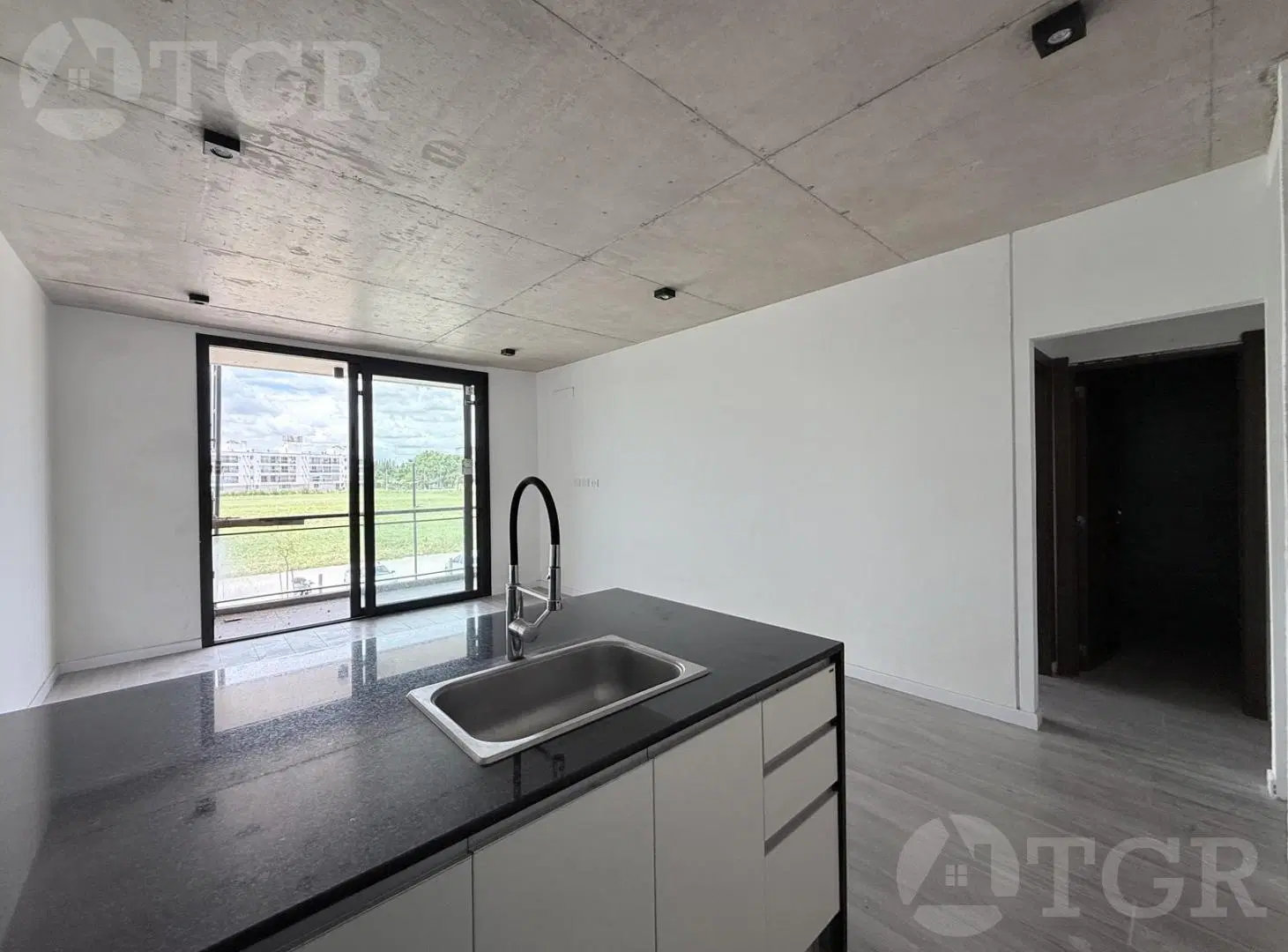 Departamento en Canning 8