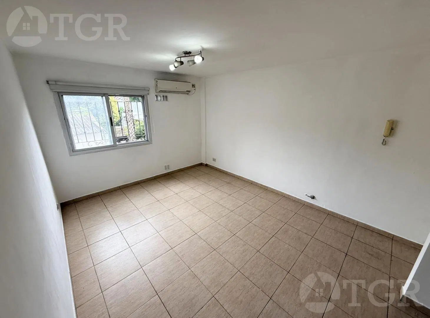 Venta Departamento 2 Ambientes con Terraza Propia Villa Sarmiento 4