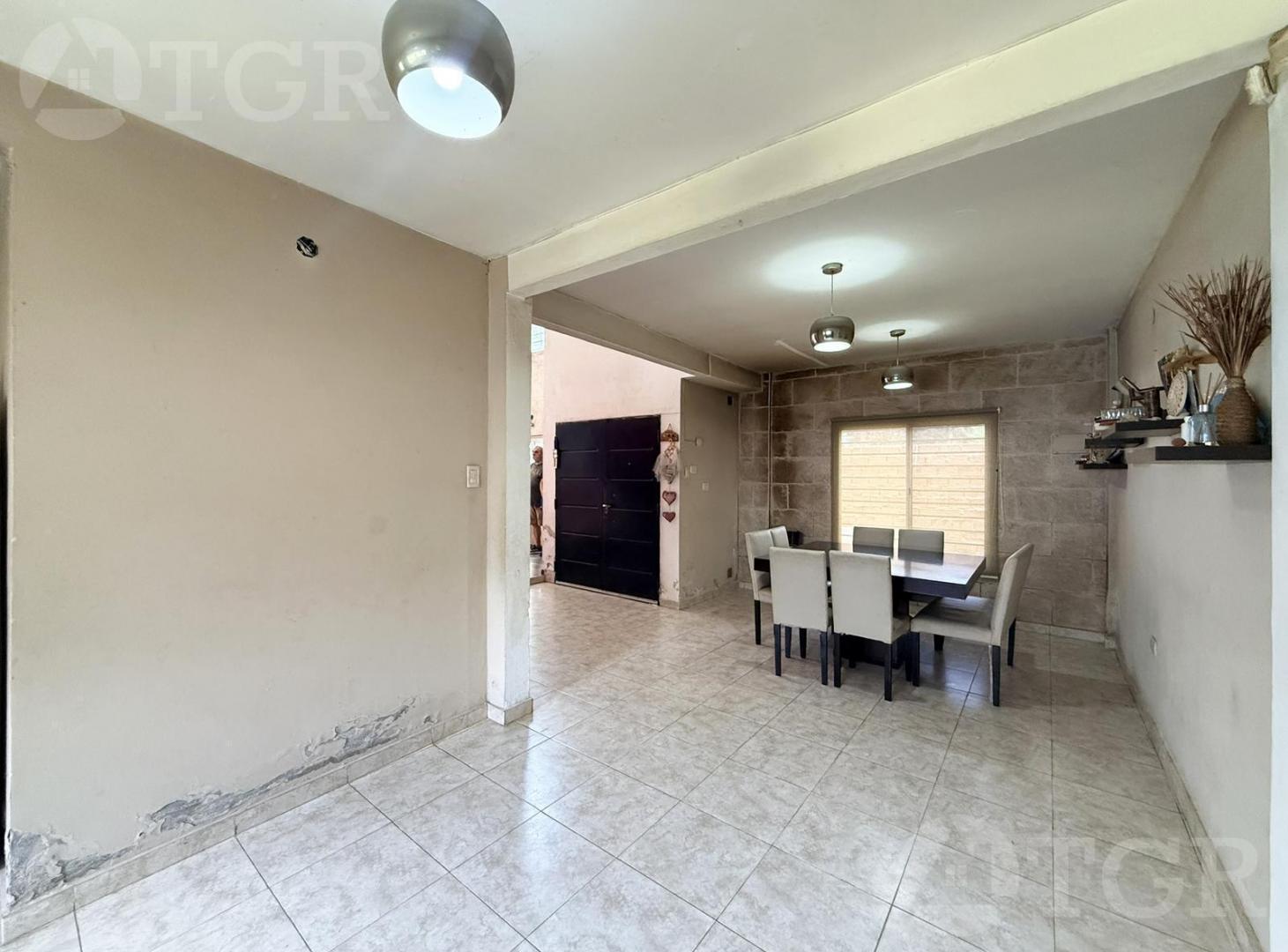 Foto de Venta Casa en venta en Monte Grande con parque y pileta, imagen 4