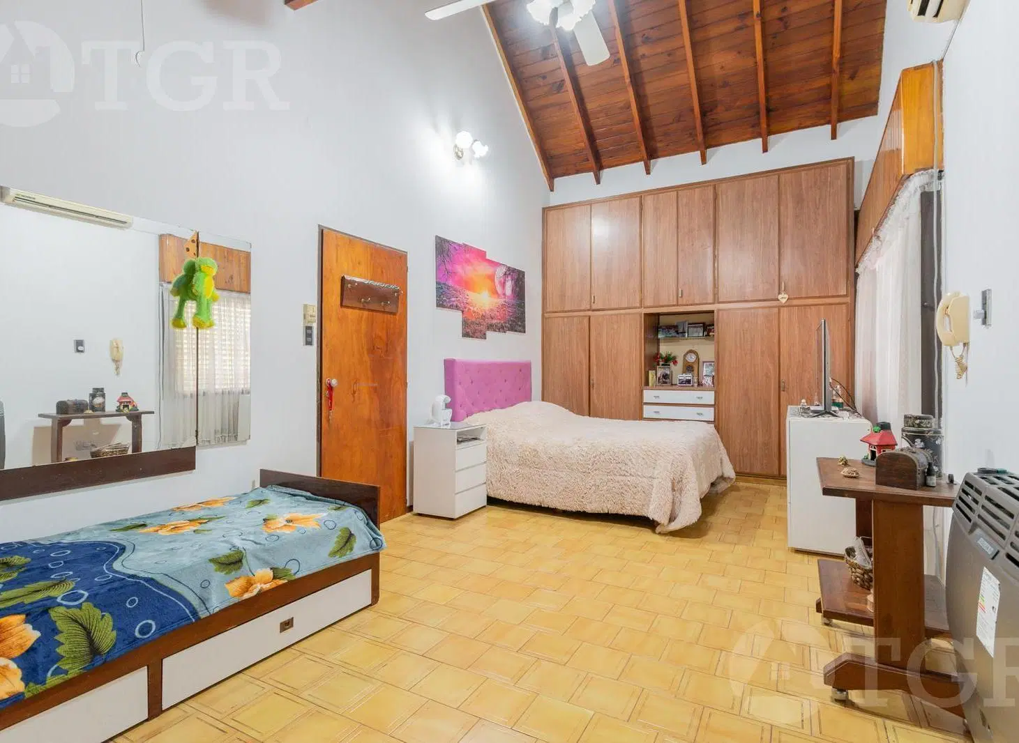 Venta Casa chalet  de 3 dormitorios con en el corazon Adrogue 2