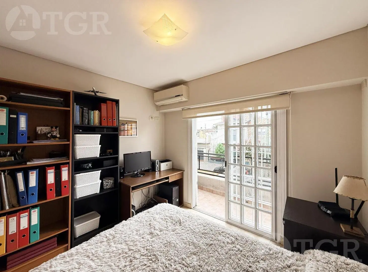Venta triplex 4 ambientes en Lomas del Mirador 5