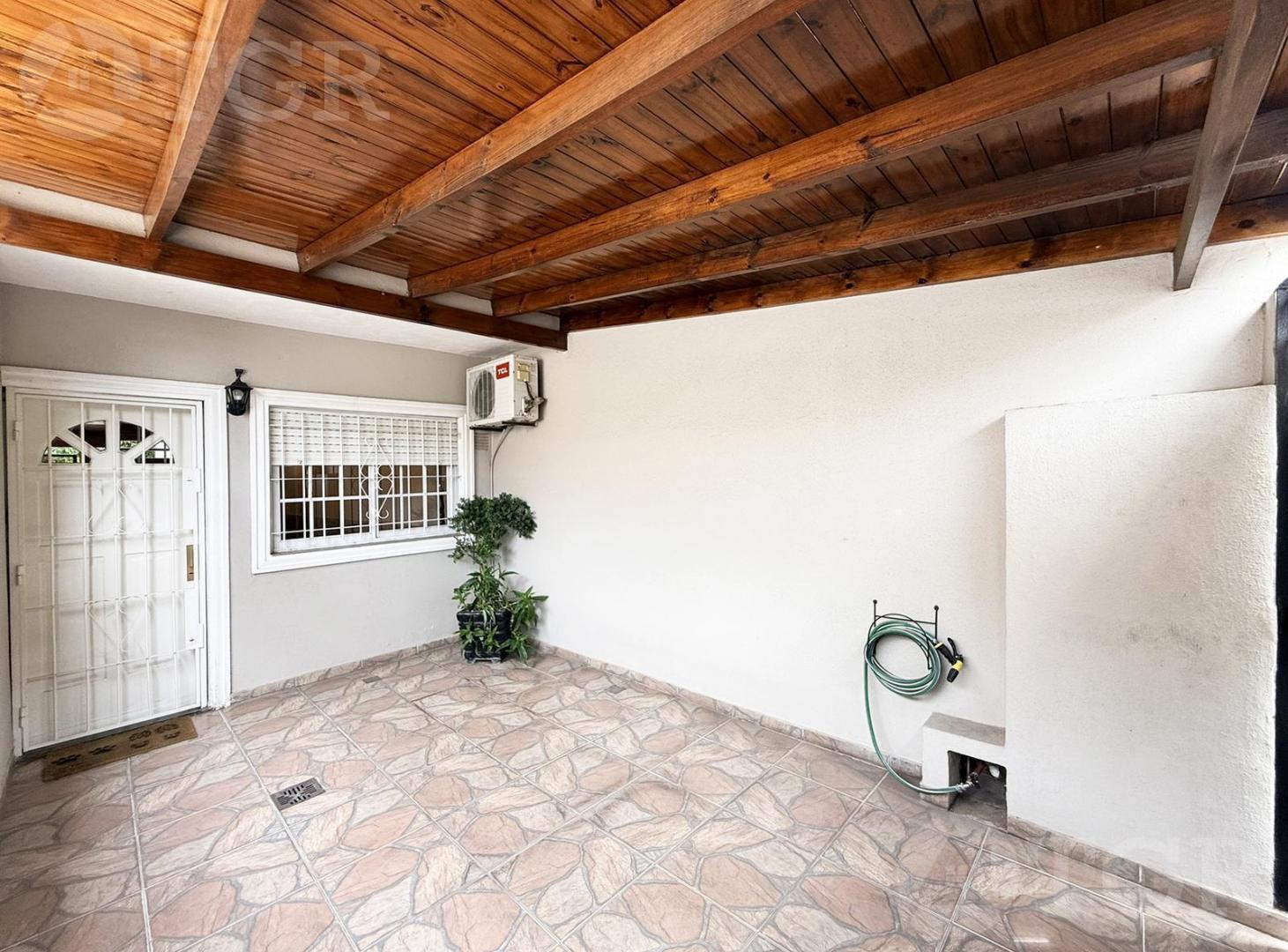 Venta triplex 4 ambientes en Lomas del Mirador
