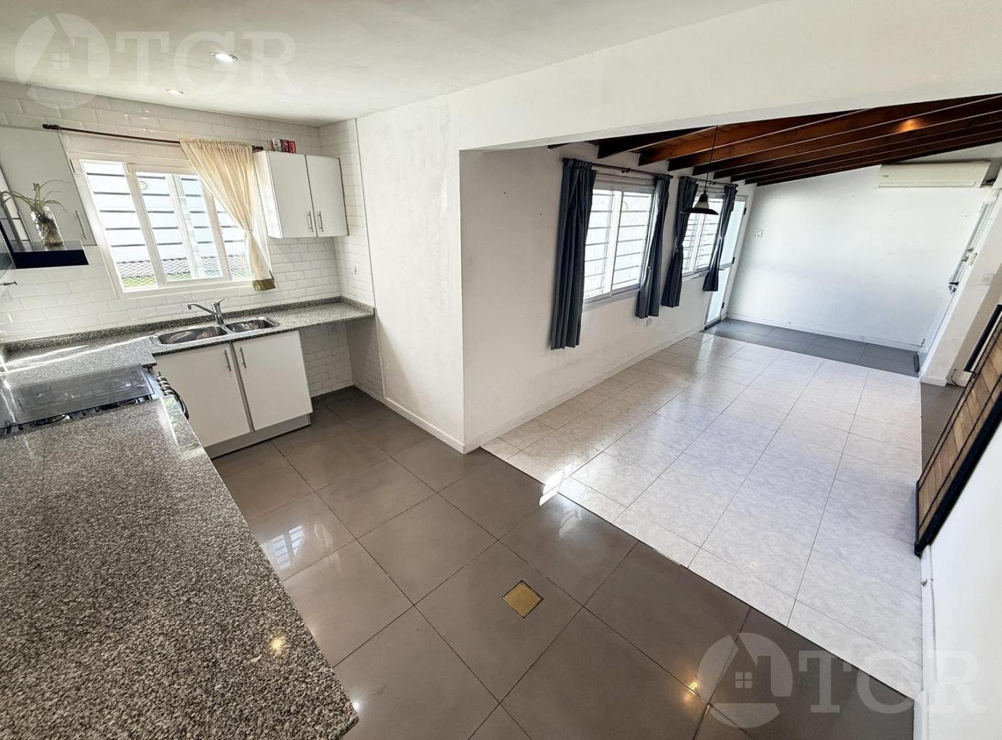Foto de VENTA CASA 3 AMBIENTES, JARDÍN CON 2 COCHERAS EN SAN ANDRÉS, ZONA, imagen 5
