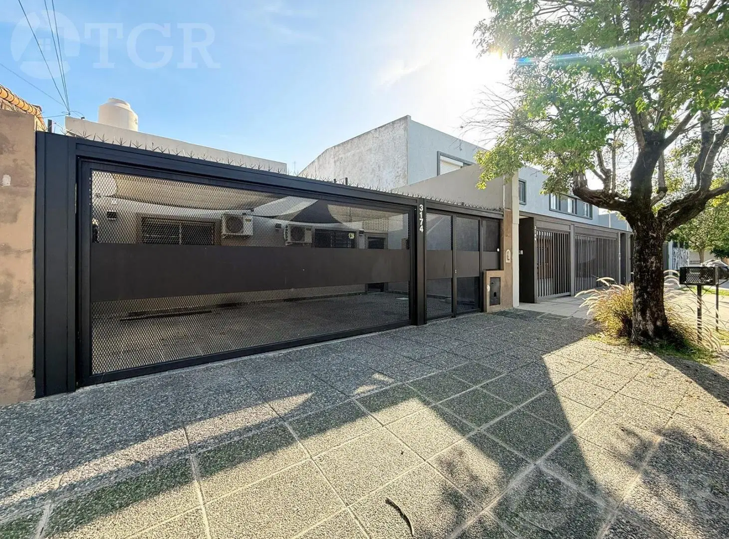 VENTA CASA 3 AMBIENTES, JARDÍN CON 2 COCHERAS EN SAN ANDRÉS, ZONA AGUSTINIANO. 4