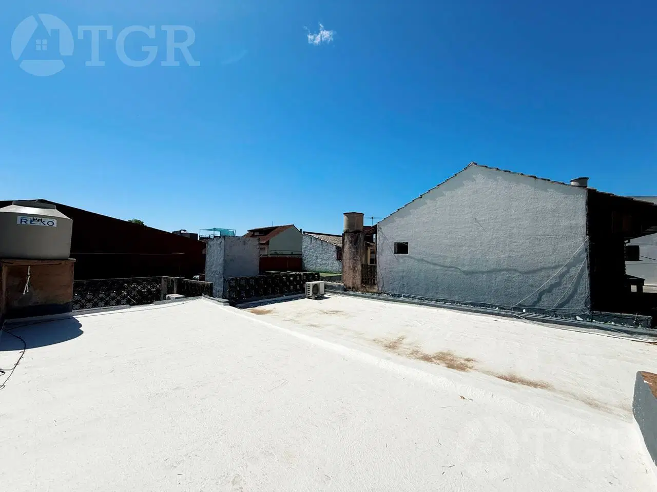 Venta Casa de 4 ambientes en Jose León Suarez 2