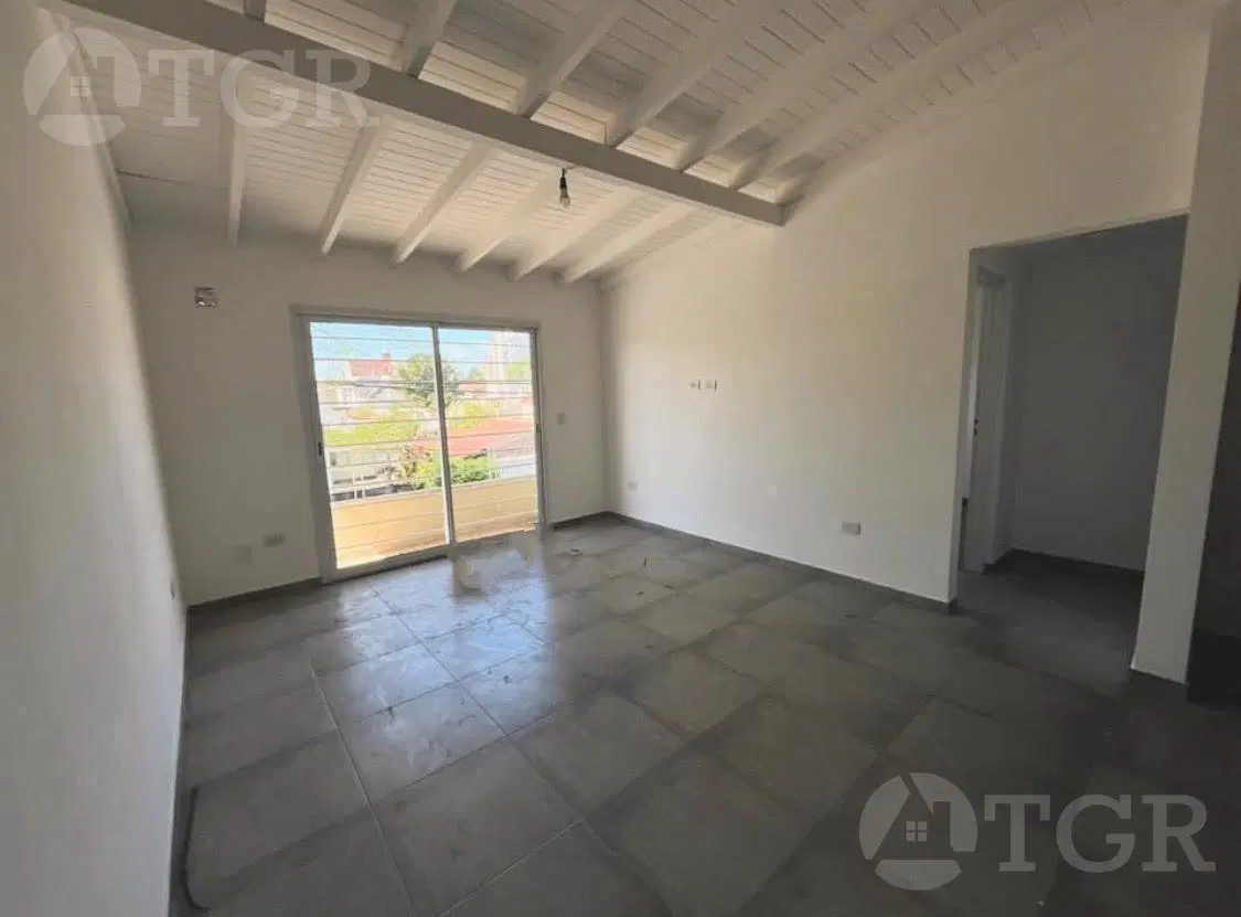PH / Departamento tipo casa en venta 2 amb Caseros Norte 4