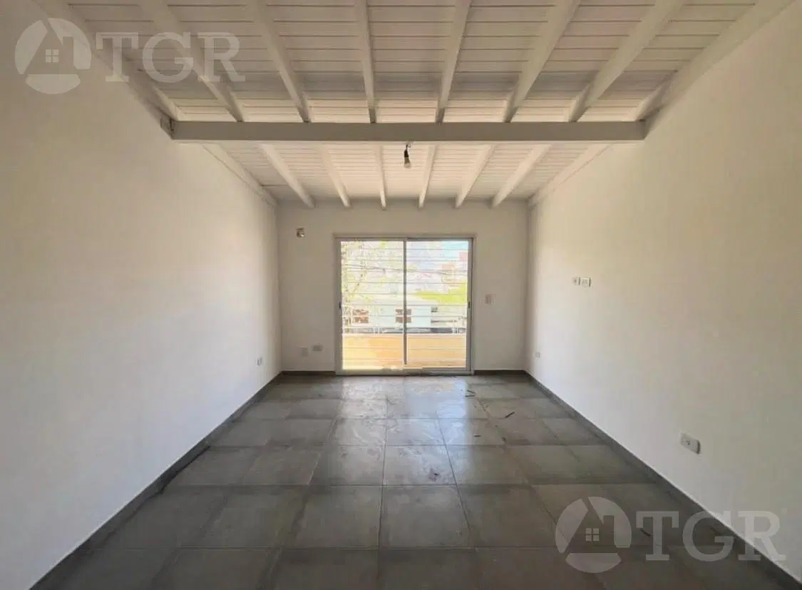PH / Departamento tipo casa en venta 2 amb Caseros Norte 3