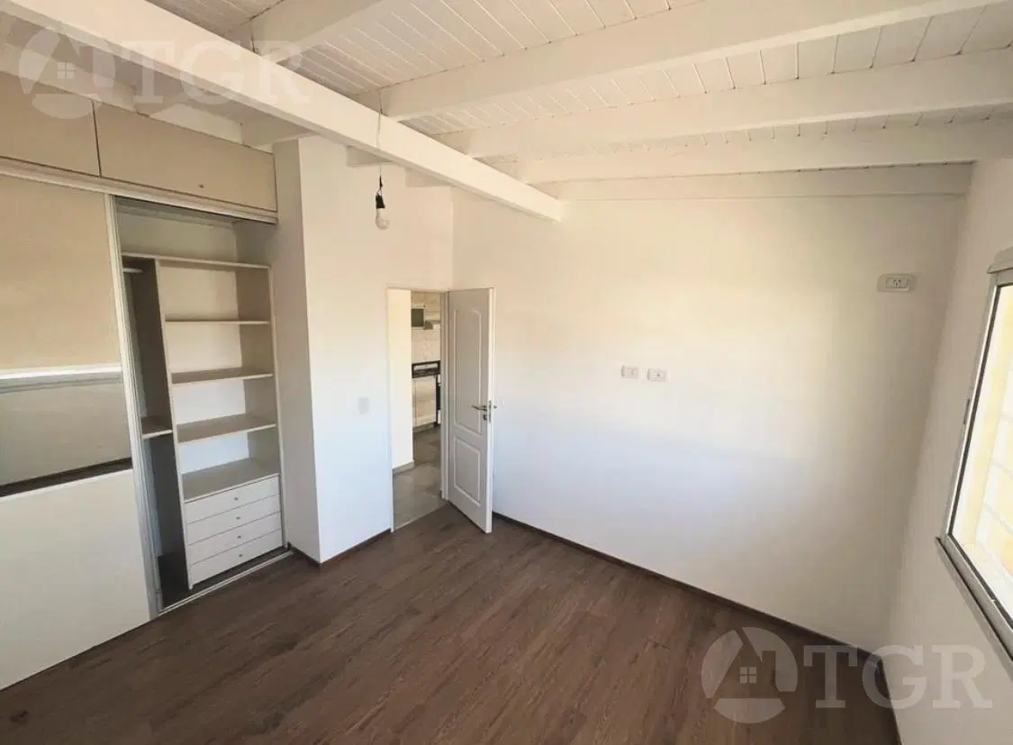 PH / Departamento tipo casa en venta 2 amb Caseros Norte 5