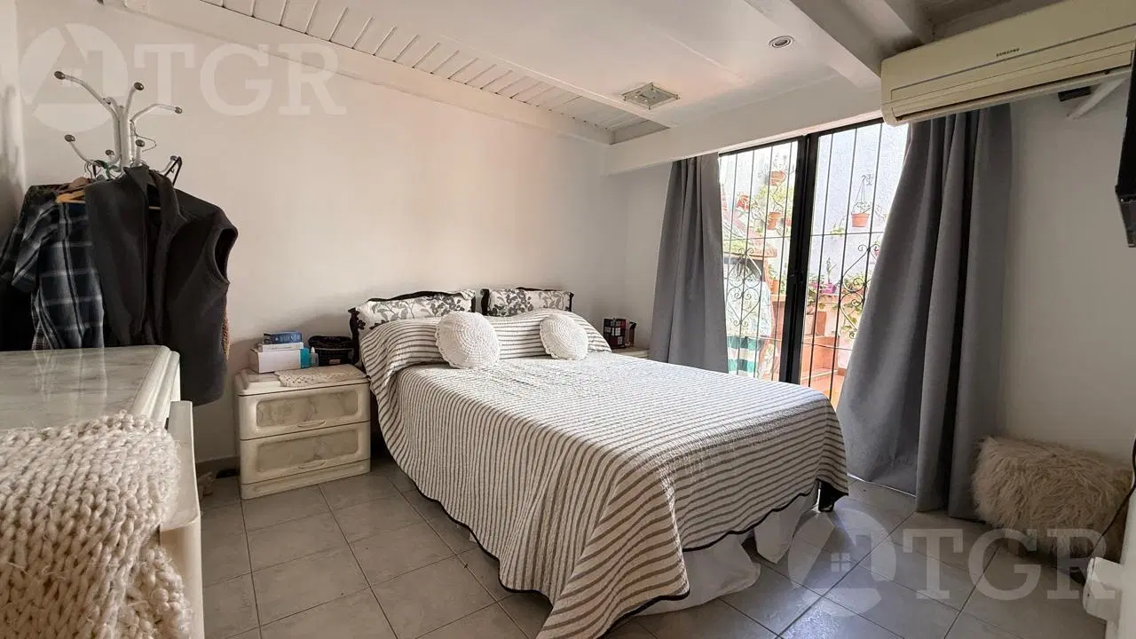 PH en venta de 5 ambienets con cochera en Ciudad Jardín 2