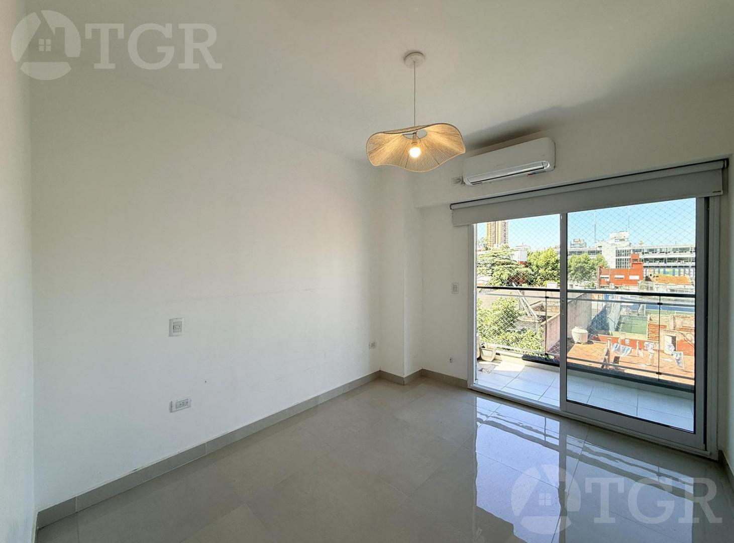 Venta 4 ambientes cochera en Caseros baja expensa