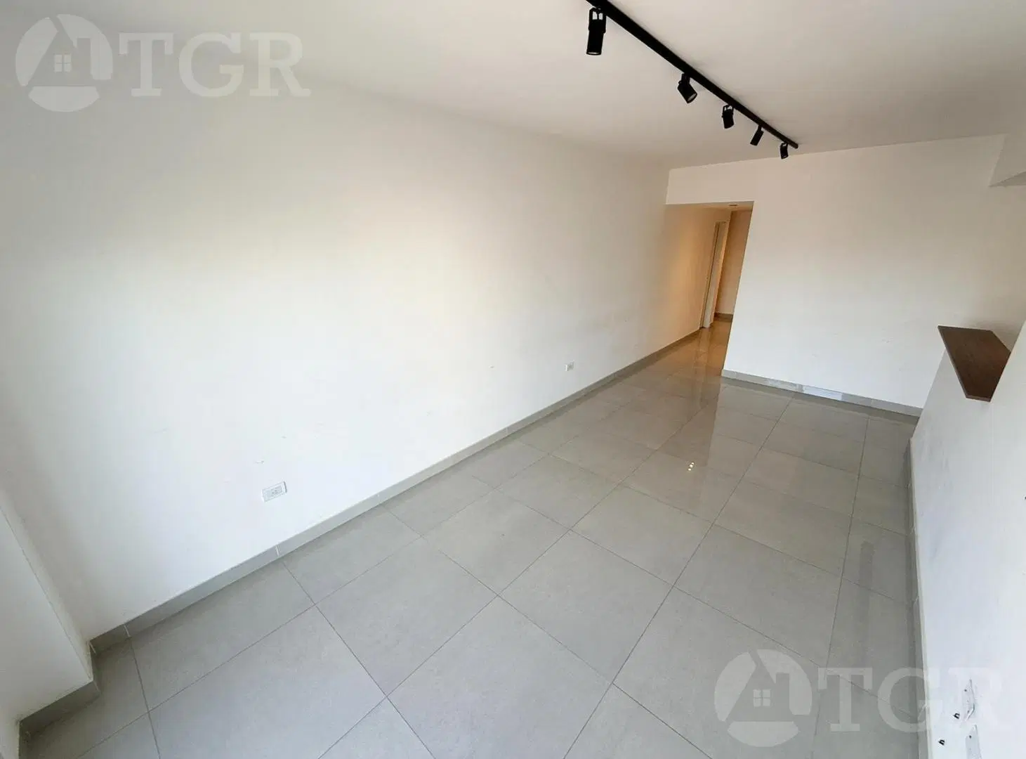 Venta 4 ambientes   cochera en Caseros baja expensa 4
