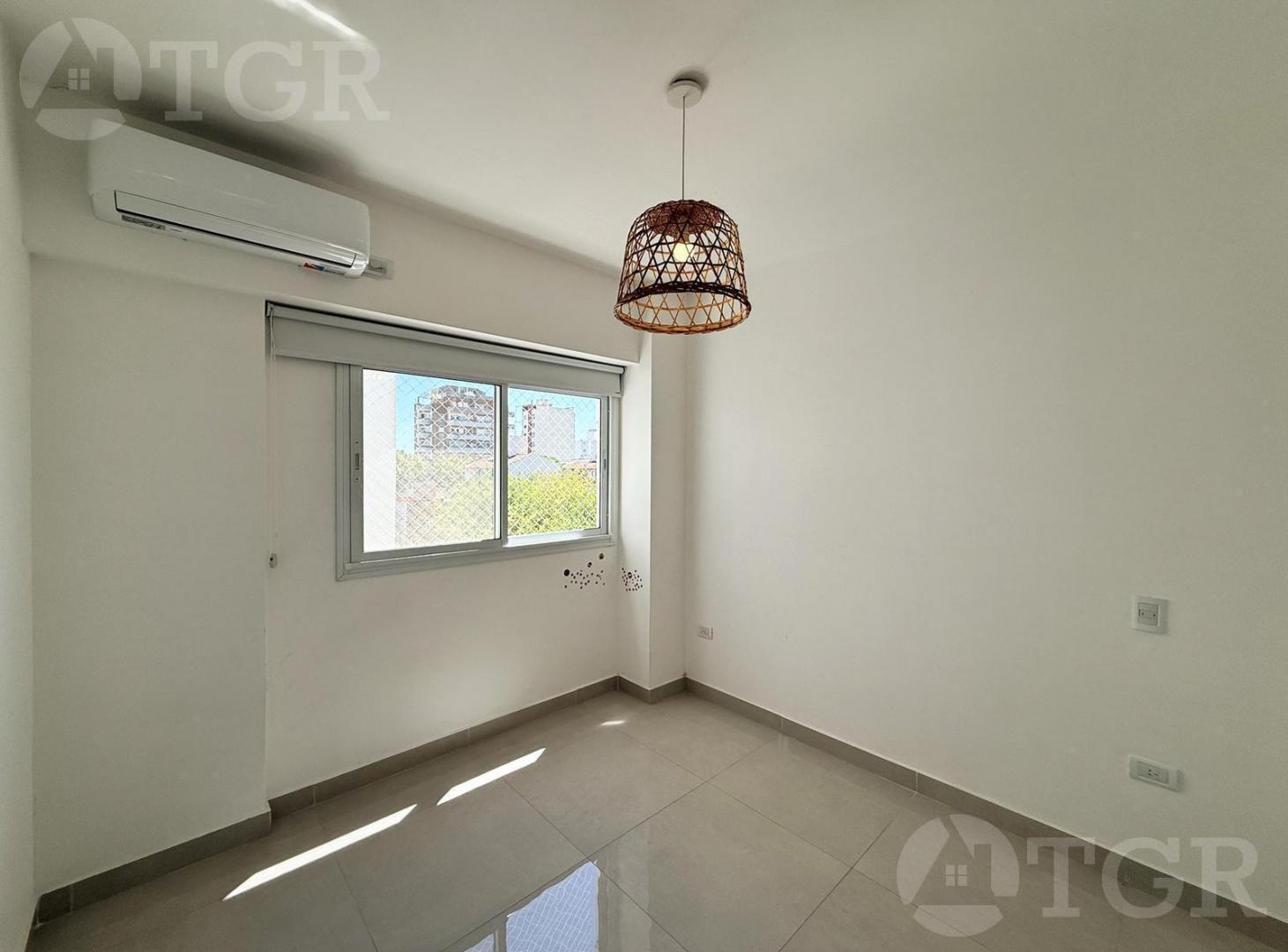 Venta 4 ambientes cochera en Caseros baja expensa