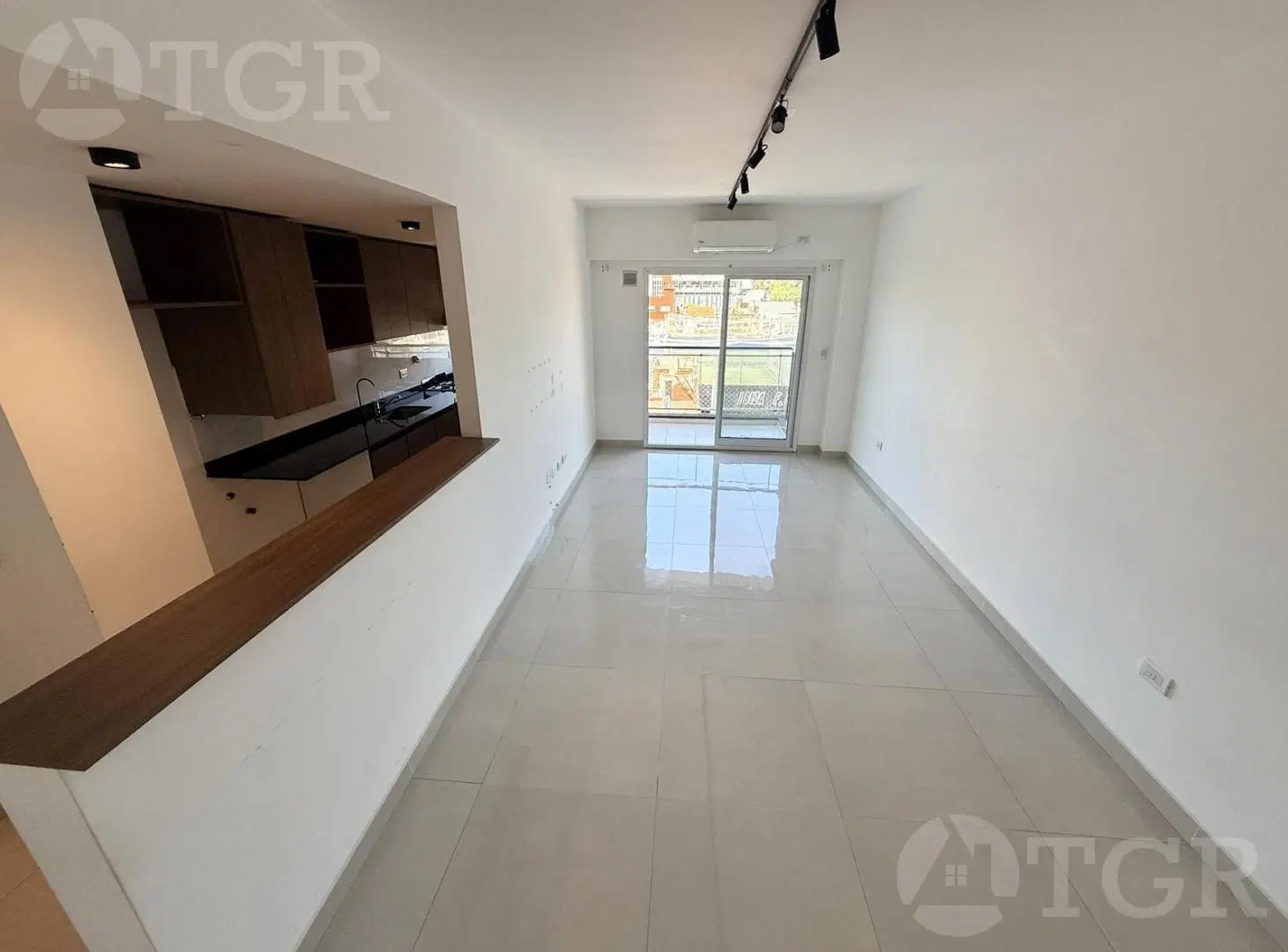 Venta 4 ambientes   cochera en Caseros baja expensa 5