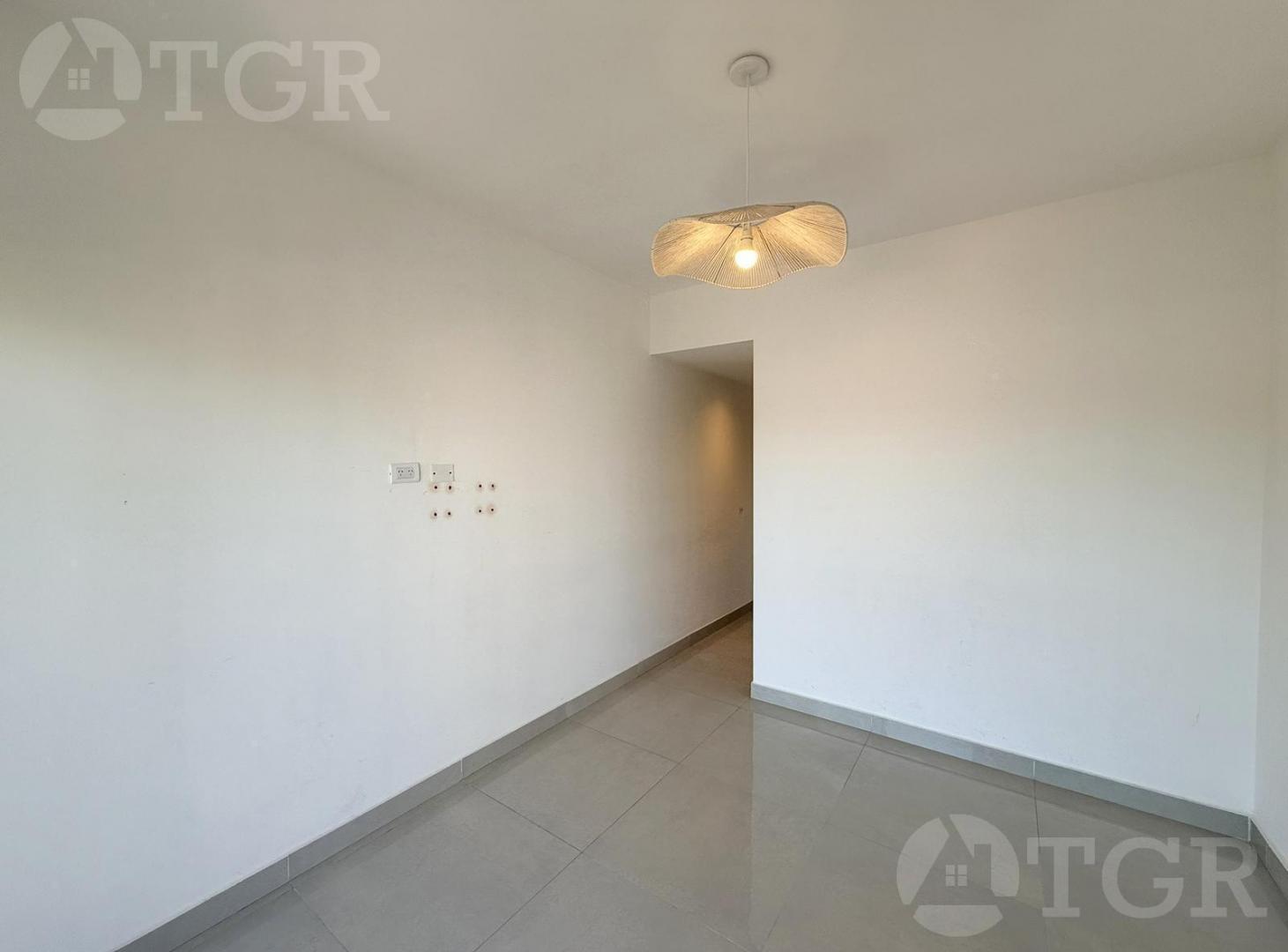 Venta 4 ambientes cochera en Caseros baja expensa