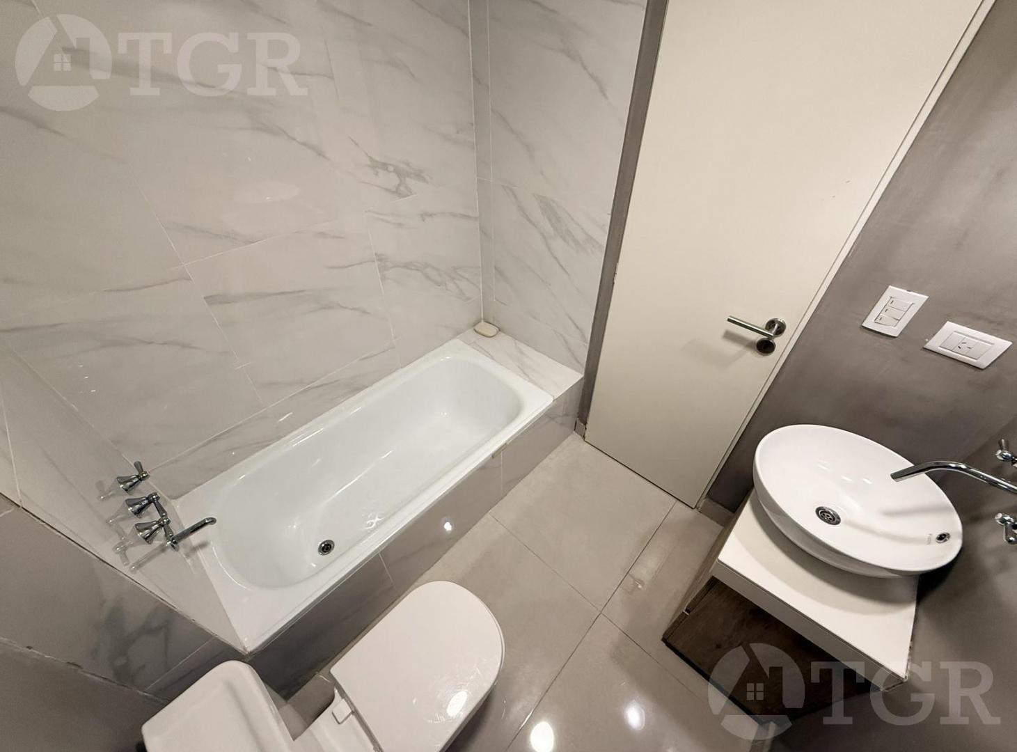 Venta 4 ambientes cochera en Caseros baja expensa