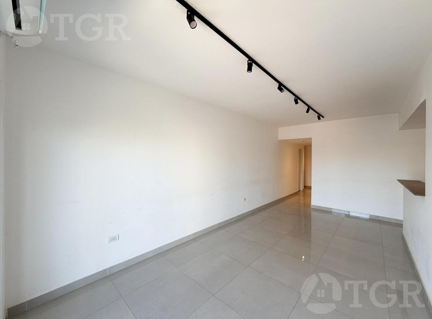 Venta 4 ambientes cochera en Caseros baja expensa