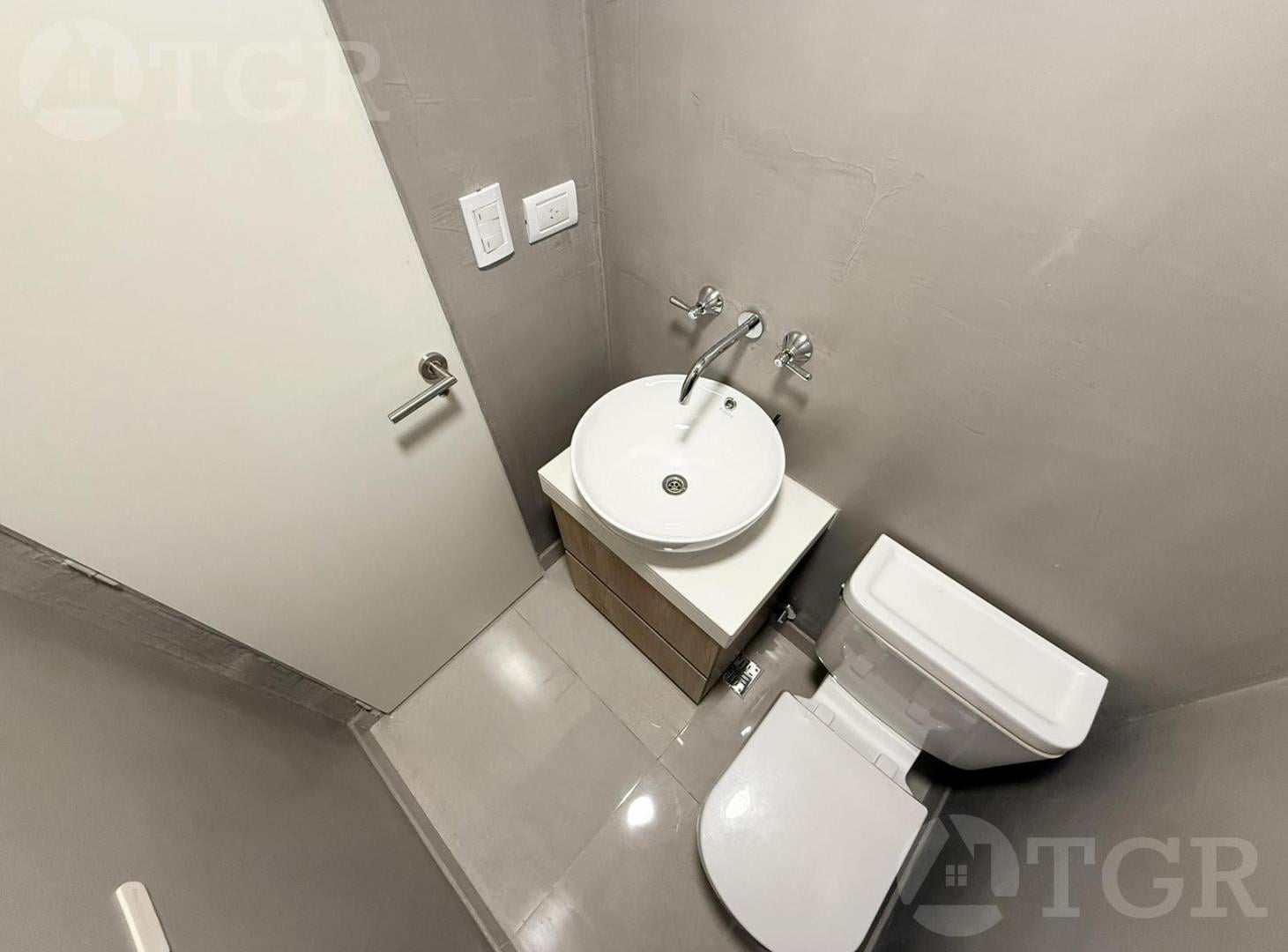 Venta 4 ambientes cochera en Caseros baja expensa