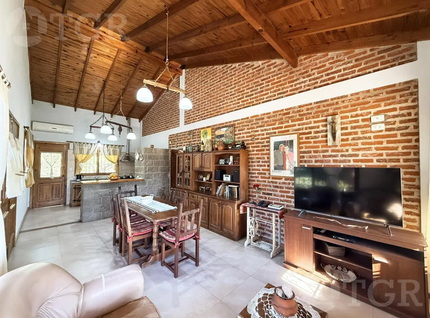 Casa en venta en Alejandro Korn hermosa y con gran parque 2
