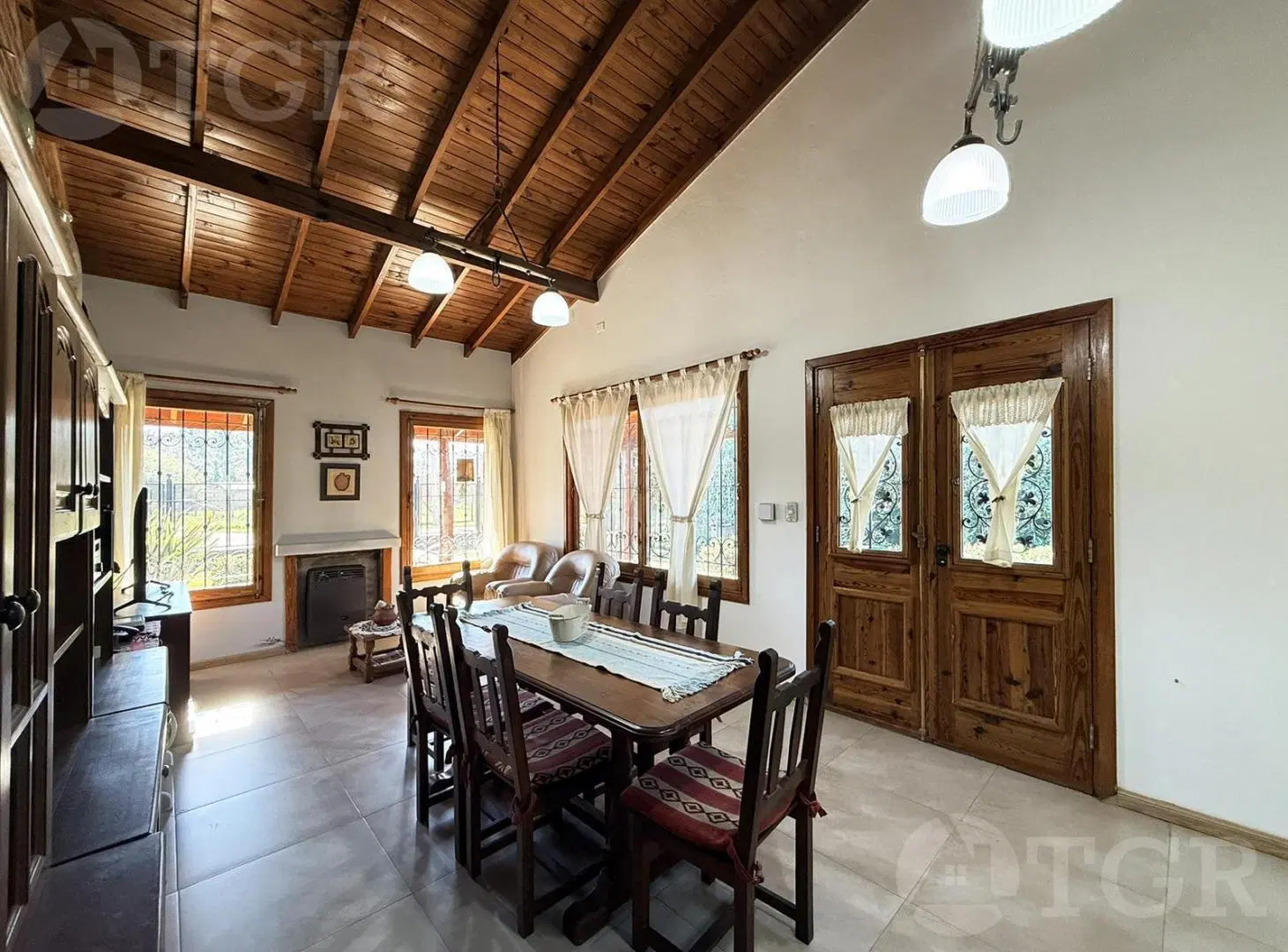 Casa en venta en Alejandro Korn hermosa y con gran parque 3