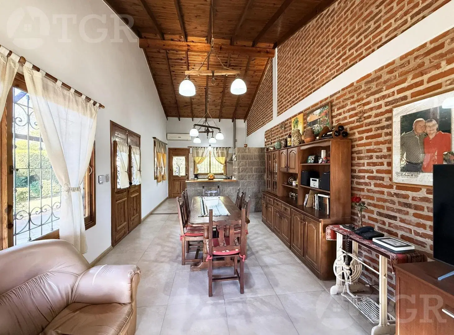 Casa en venta en Alejandro Korn hermosa y con gran parque 5
