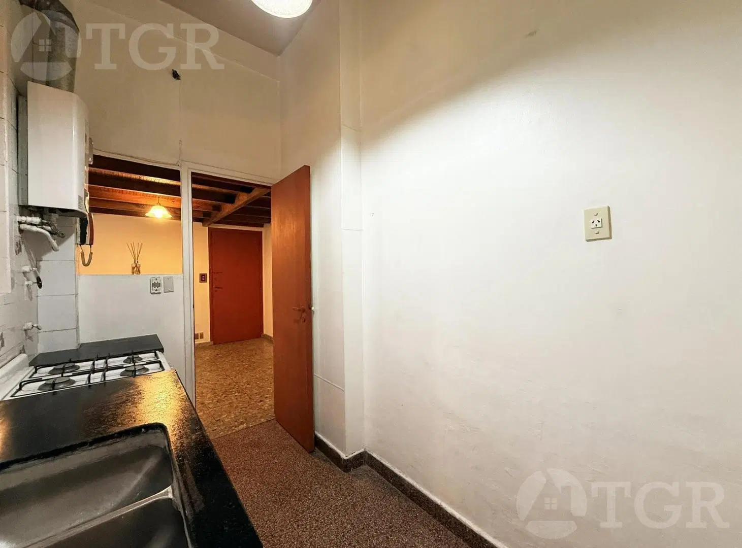 Departamento con Patio – Mario Bravo 52, Almagro – Hogar con Historia y Conectividad Única 2