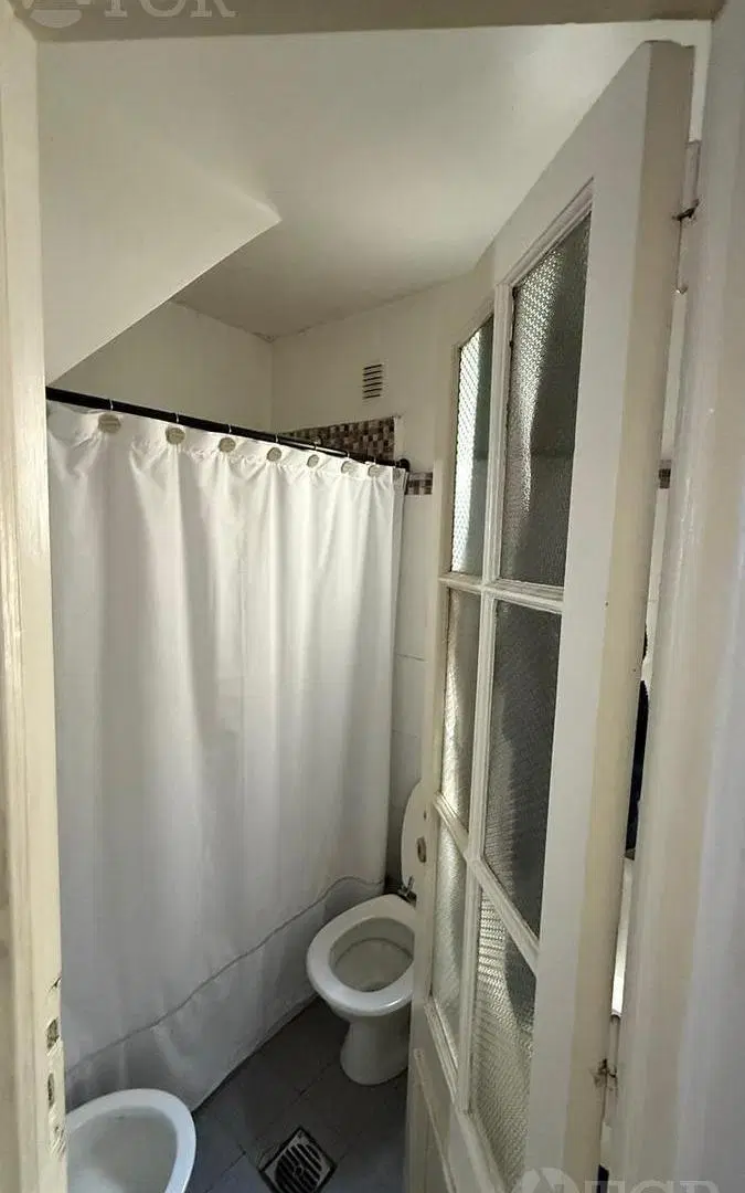 Venta PH 3 ambientes en Planta Alta con Entrada Independiente y Quincho en Florida 3
