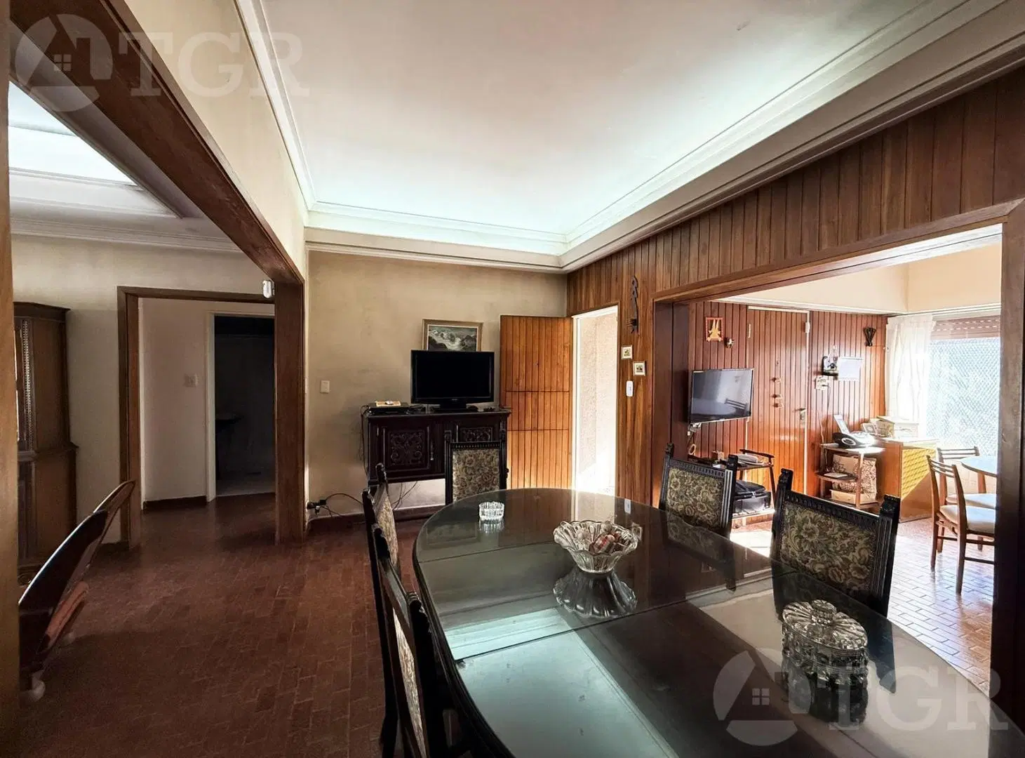 Casa en venta en Monte Grande bien ubicada con parque 2
