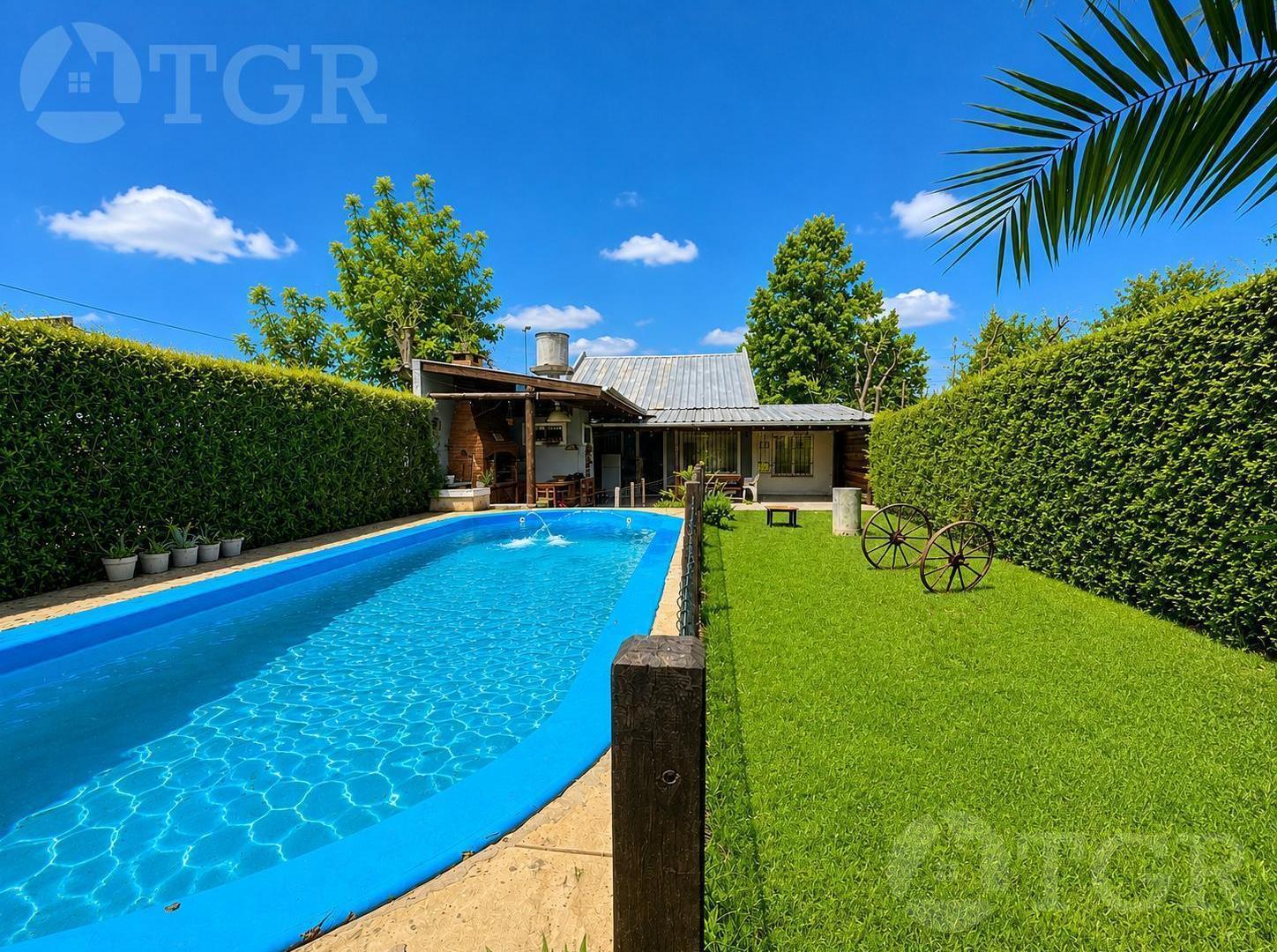 Foto de Venta casa 4 ambientes con jardín, pileta, quincho y cochera en, imagen 2